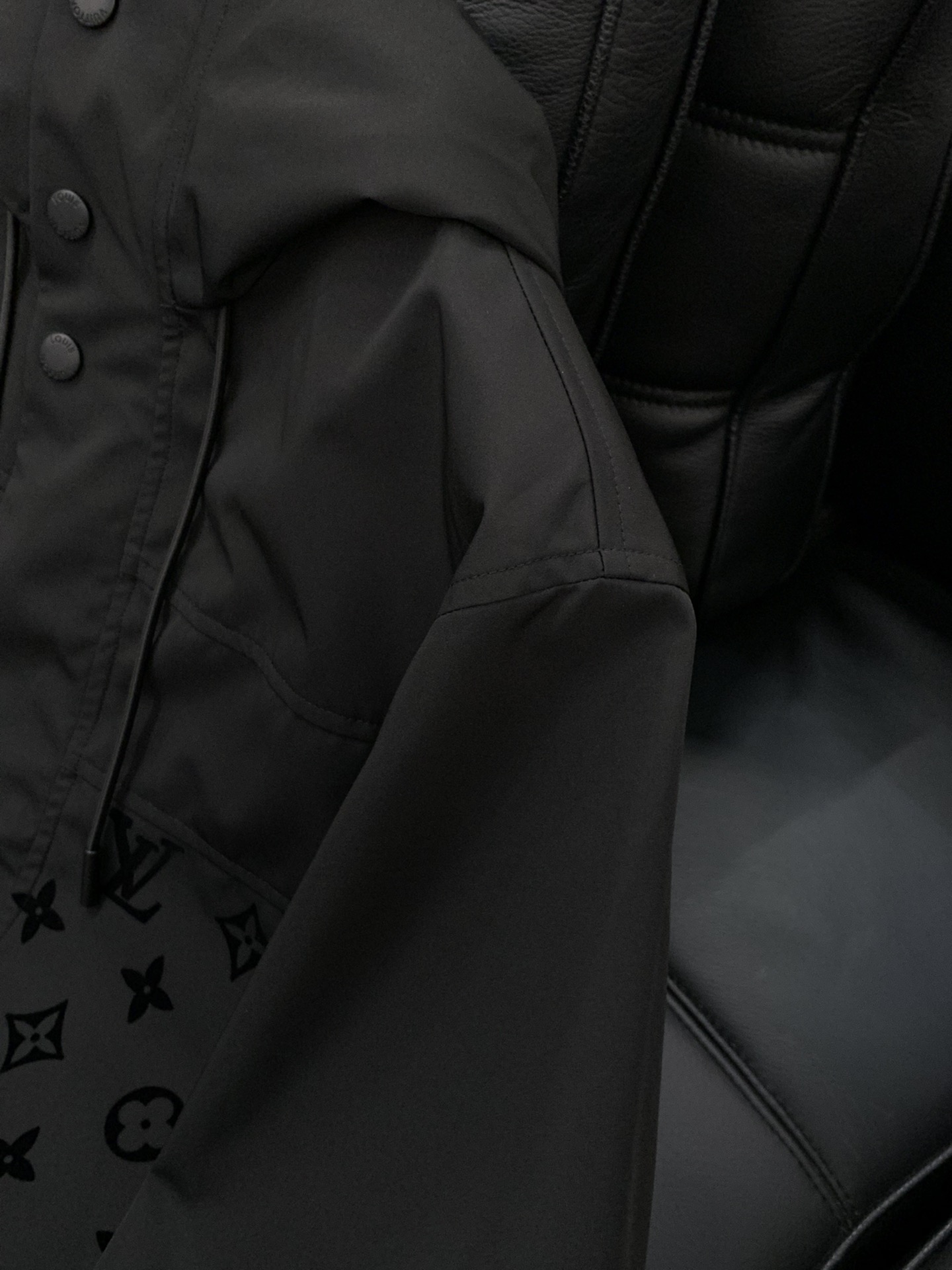 ，LouisVuitton 路易威登，2025秋季最新款，专柜同步有售，原单狠货，时尚休闲连帽外套，上身