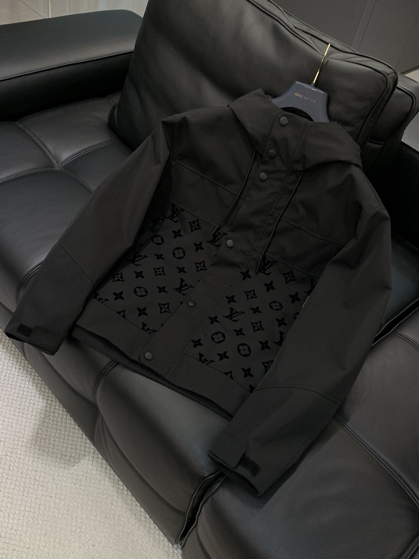 ，LouisVuitton 路易威登，2025秋季最新款，专柜同步有售，原单狠货，时尚休闲连帽外套，上身