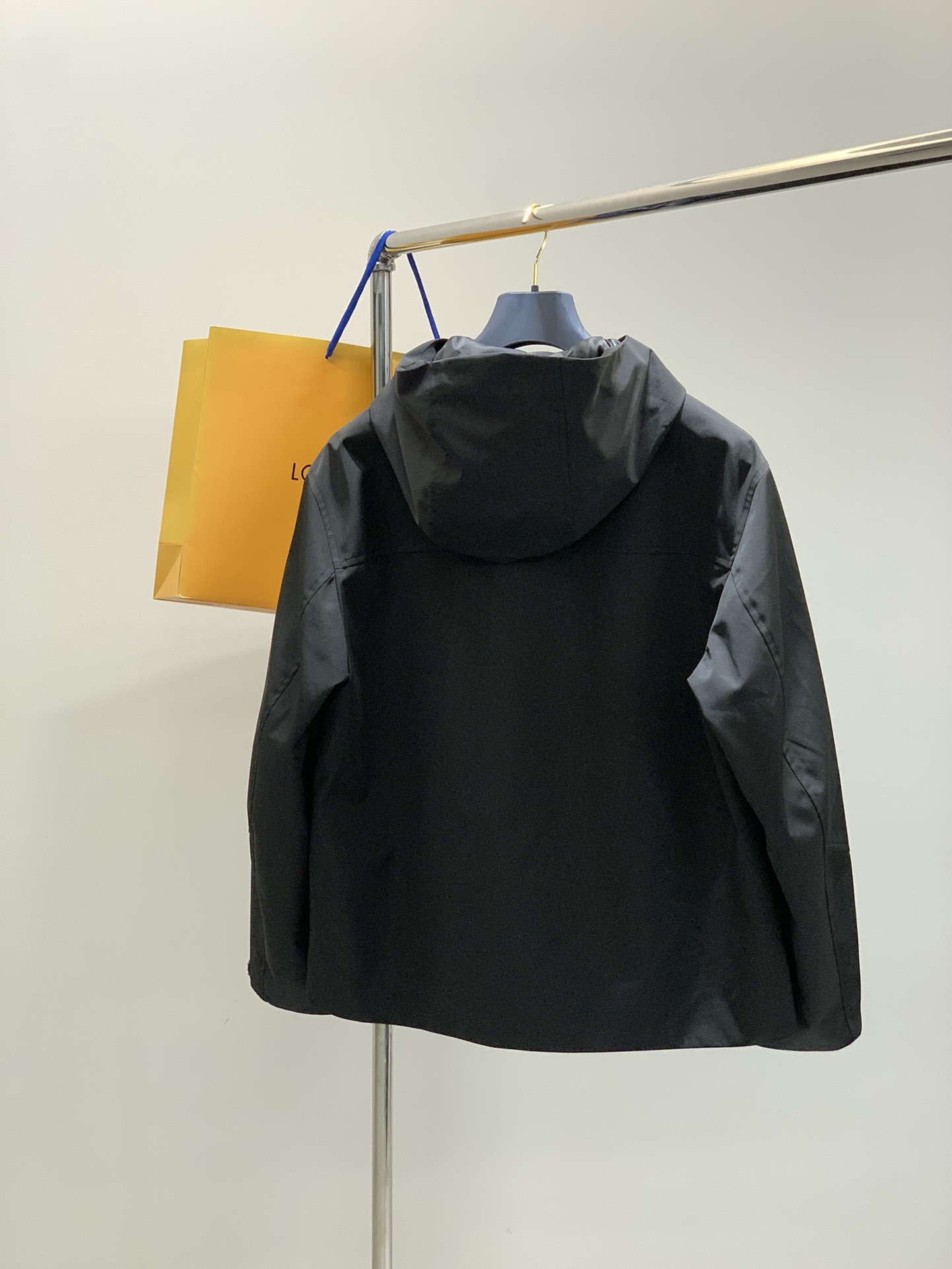 ，LouisVuitton 路易威登，2025秋季最新款，专柜同步有售，原单狠货，时尚休闲连帽外套，上身