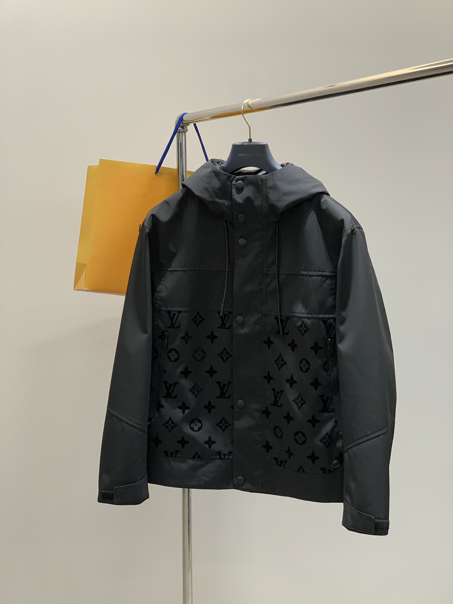 ，LouisVuitton 路易威登，2025秋季最新款，专柜同步有售，原单狠货，时尚休闲连帽外套，上身