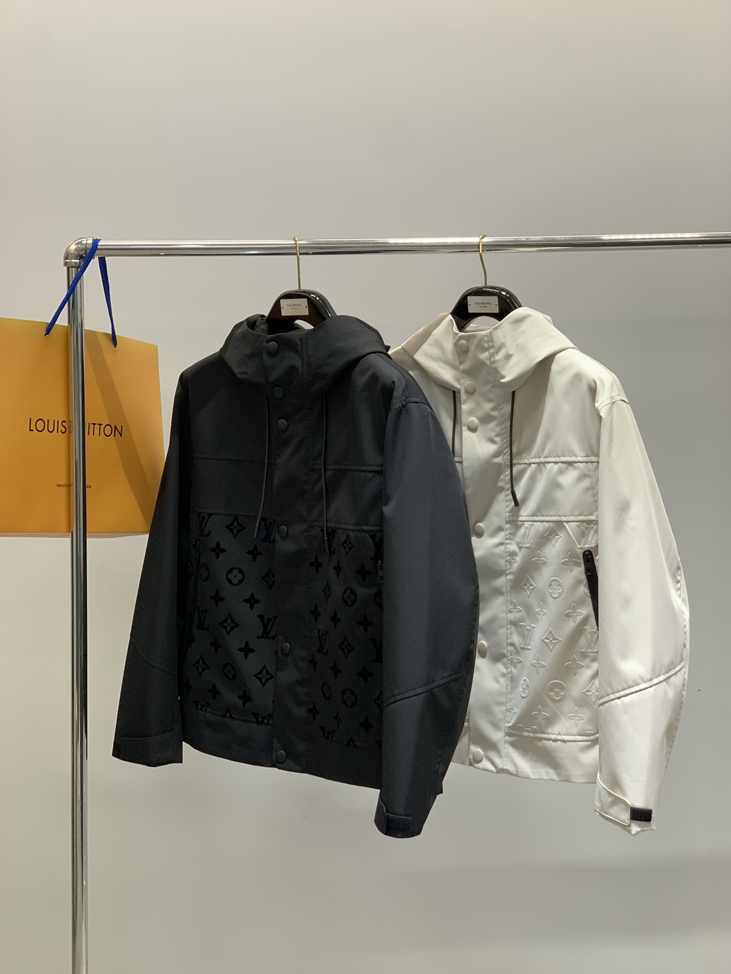 ，LouisVuitton 路易威登，2025秋季最新款，专柜同步有售，原单狠货，时尚休闲连帽外套，上身