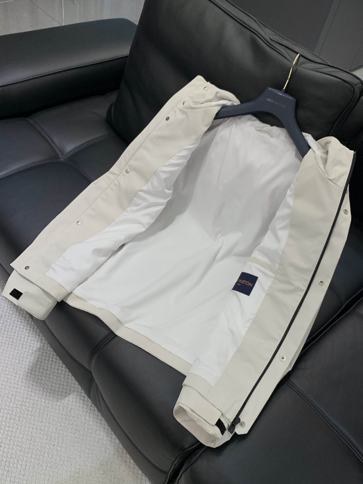 ，LouisVuitton 路易威登，2025秋季最新款，专柜同步有售，原单狠货，时尚休闲连帽外套，上身