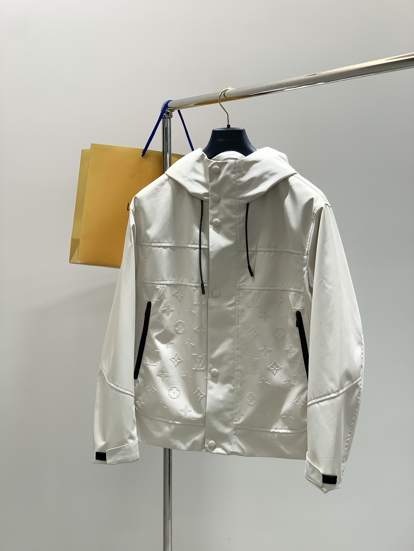 ，LouisVuitton 路易威登，2025秋季最新款，专柜同步有售，原单狠货，时尚休闲连帽外套，上身