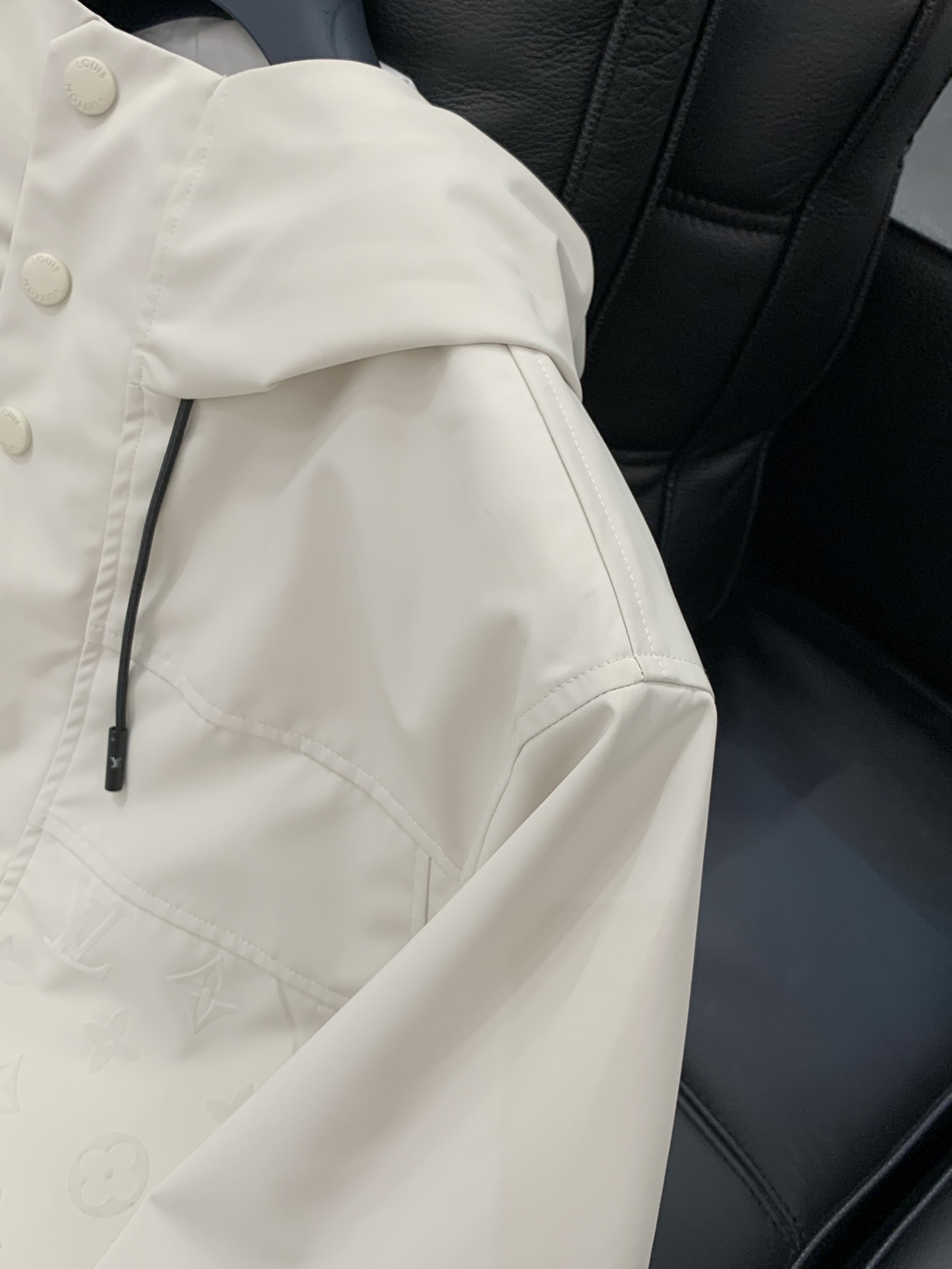 ，LouisVuitton 路易威登，2025秋季最新款，专柜同步有售，原单狠货，时尚休闲连帽外套，上身