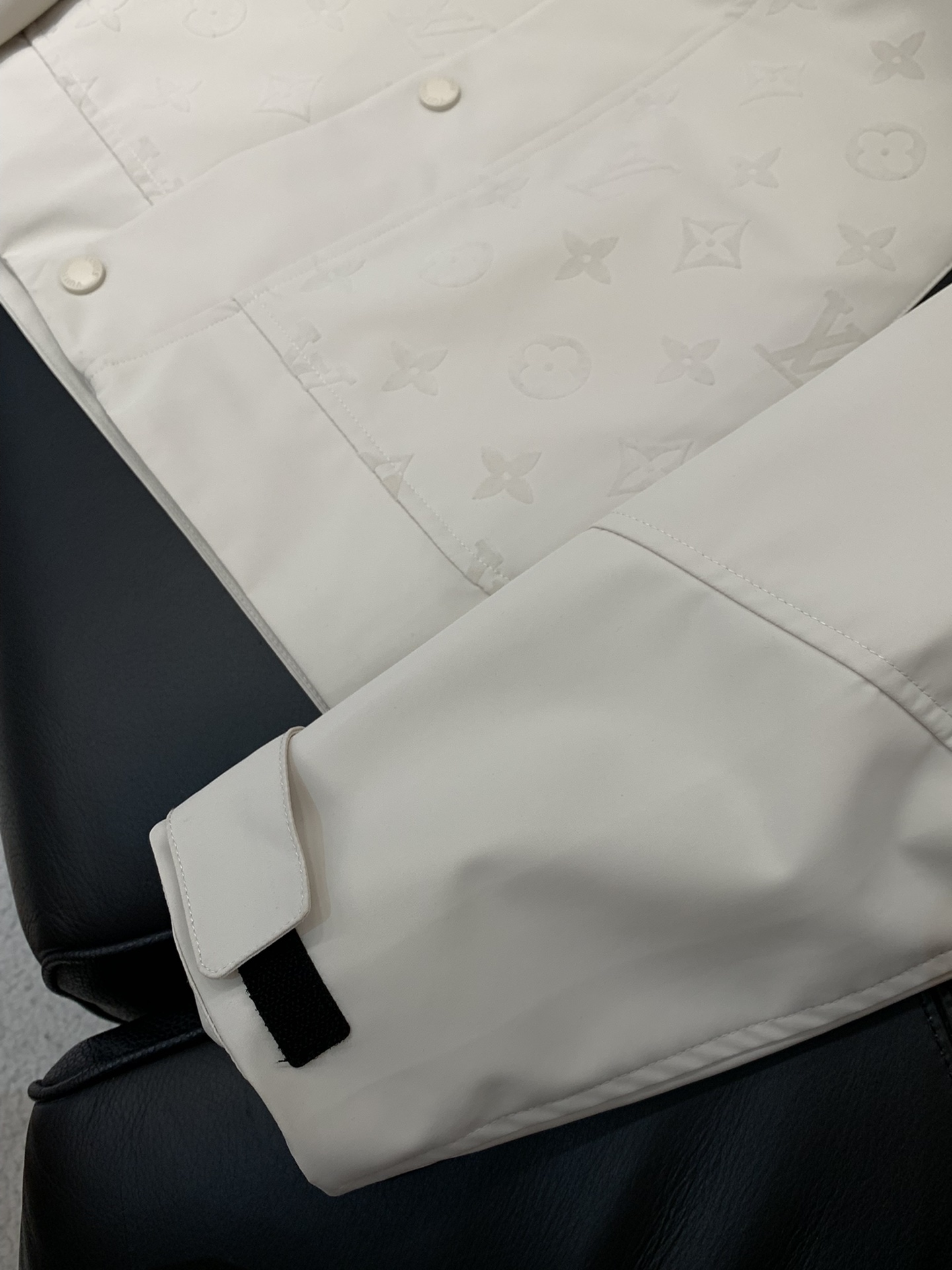 ，LouisVuitton 路易威登，2025秋季最新款，专柜同步有售，原单狠货，时尚休闲连帽外套，上身