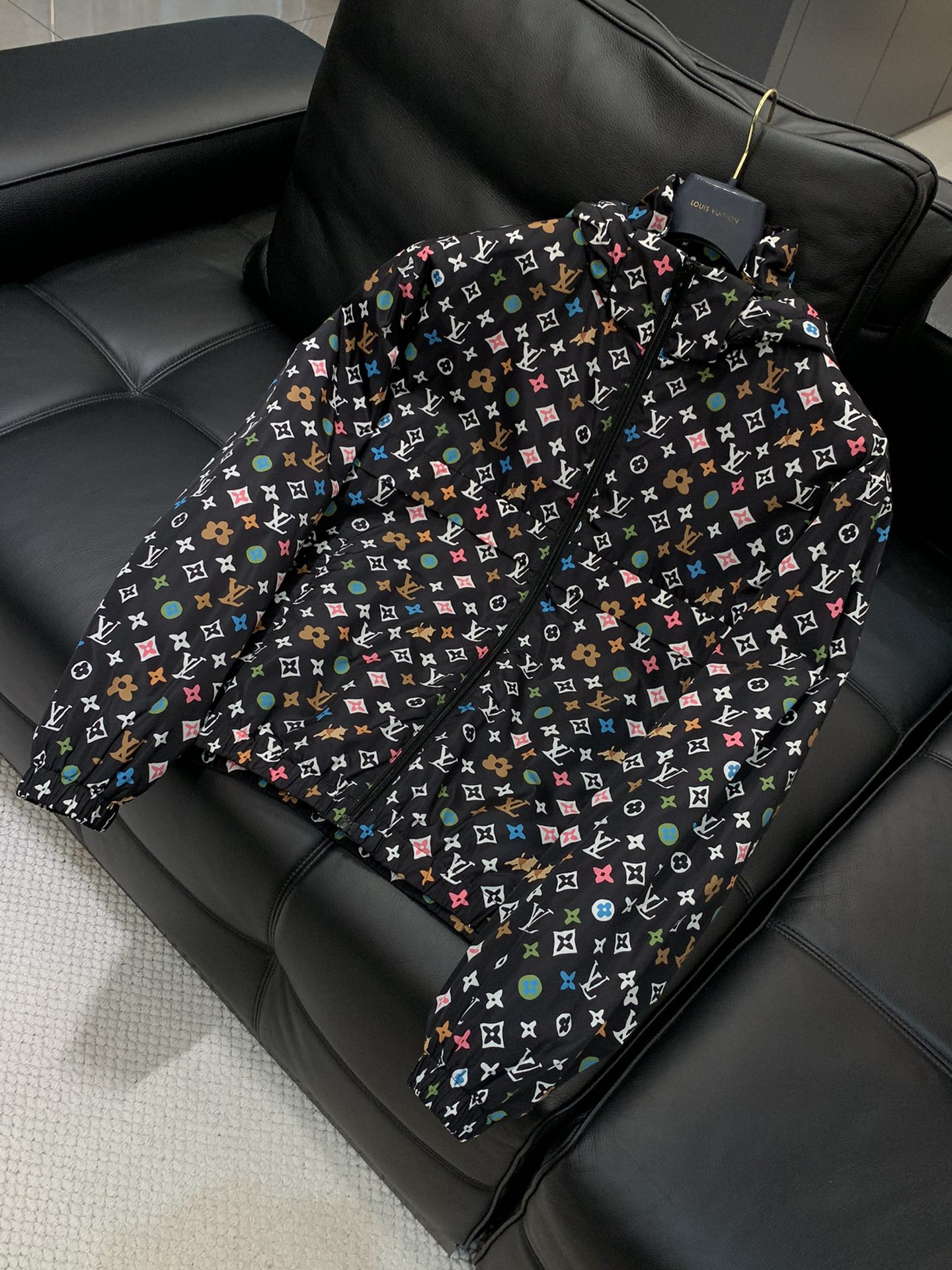 ，LouisVuitton 路易威登，2025秋季最新款，专柜同步有售，原单狠货，时尚休闲连帽外套，上身