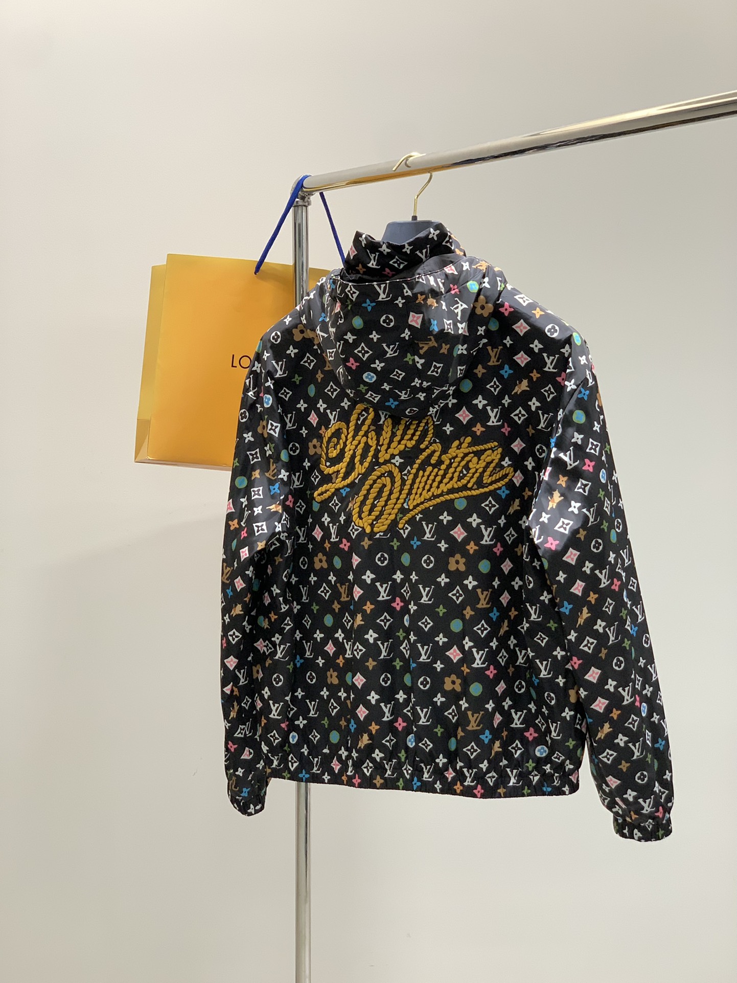 ，LouisVuitton 路易威登，2025秋季最新款，专柜同步有售，原单狠货，时尚休闲连帽外套，上身