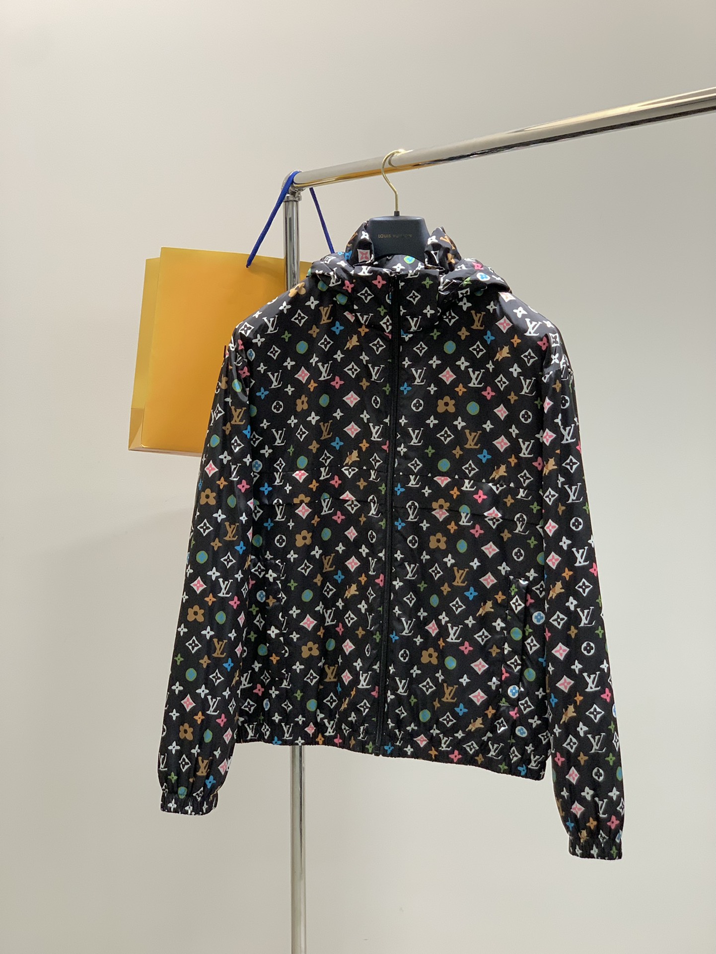 ，LouisVuitton 路易威登，2025秋季最新款，专柜同步有售，原单狠货，时尚休闲连帽外套，上身