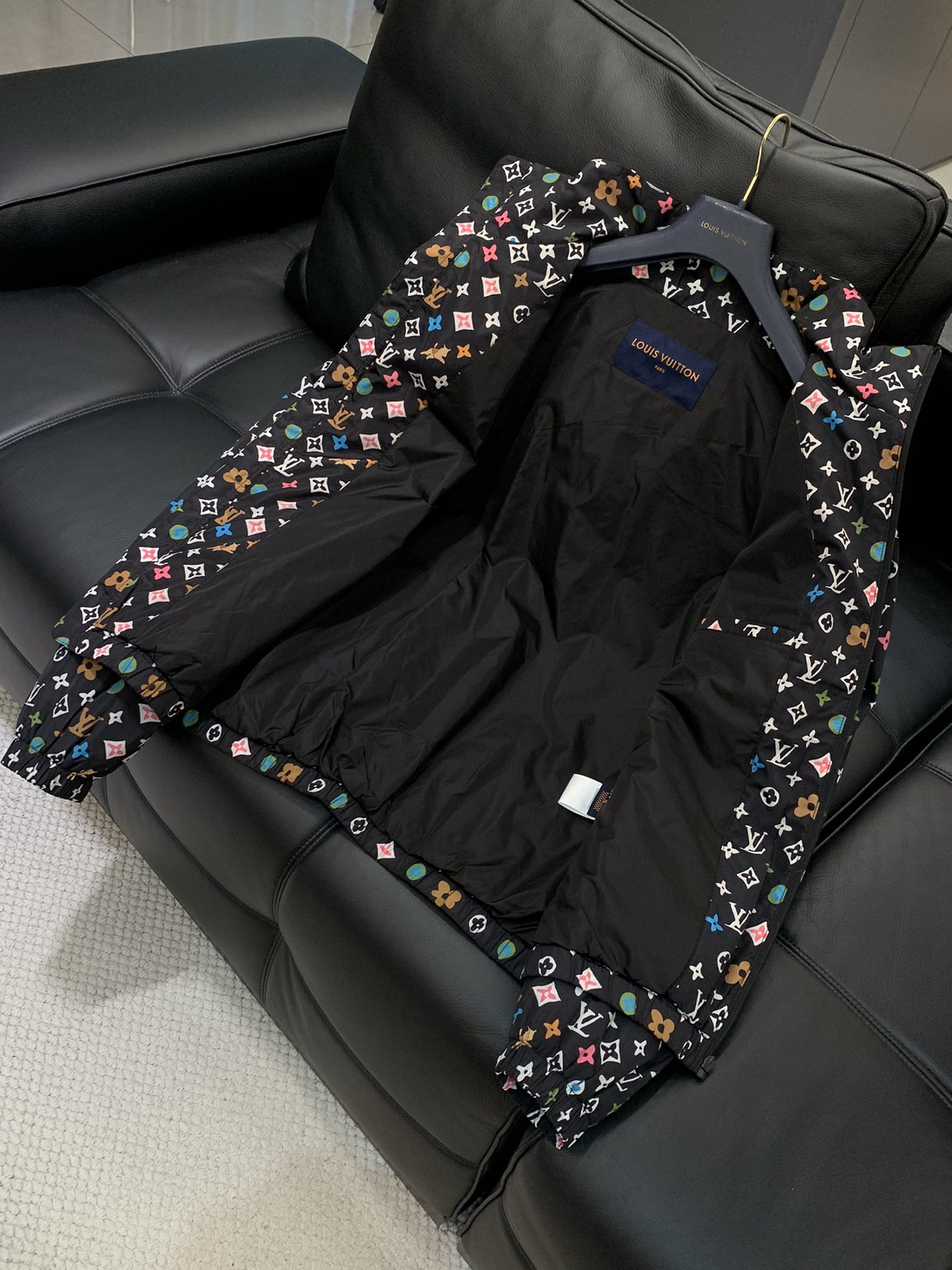 ，LouisVuitton 路易威登，2025秋季最新款，专柜同步有售，原单狠货，时尚休闲连帽外套，上身