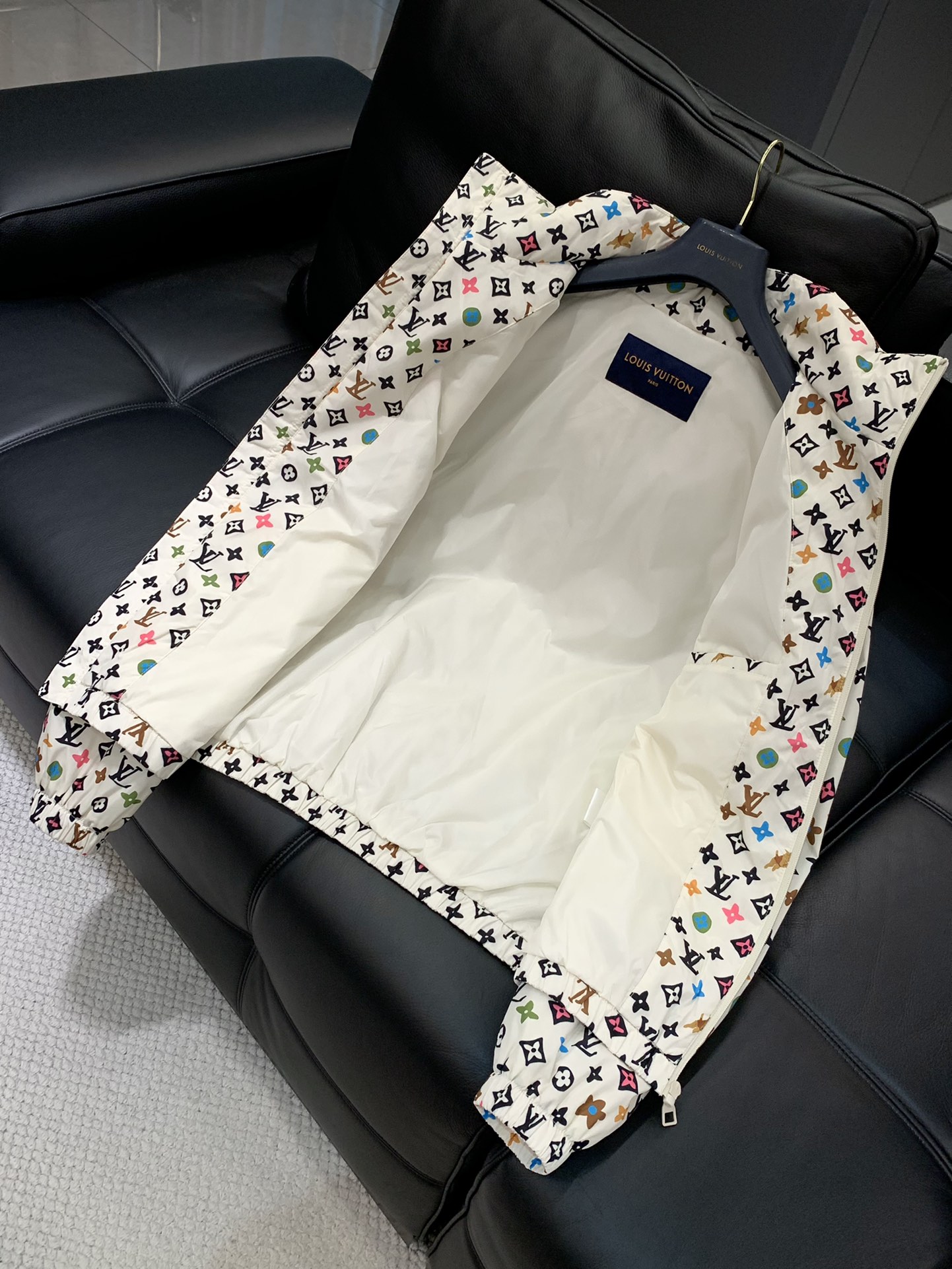 ，LouisVuitton 路易威登，2025秋季最新款，专柜同步有售，原单狠货，时尚休闲连帽外套，上身