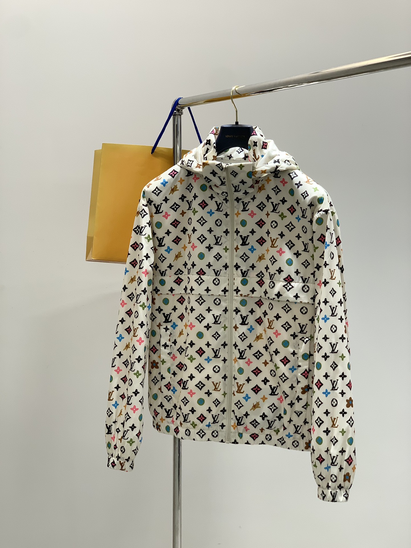 ，LouisVuitton 路易威登，2025秋季最新款，专柜同步有售，原单狠货，时尚休闲连帽外套，上身