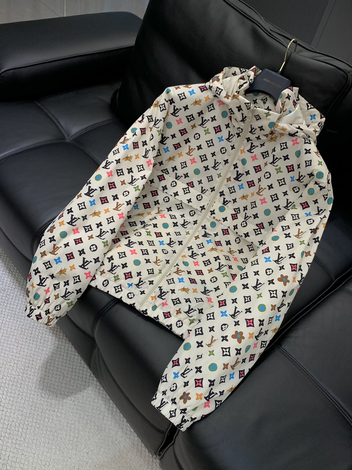 ，LouisVuitton 路易威登，2025秋季最新款，专柜同步有售，原单狠货，时尚休闲连帽外套，上身