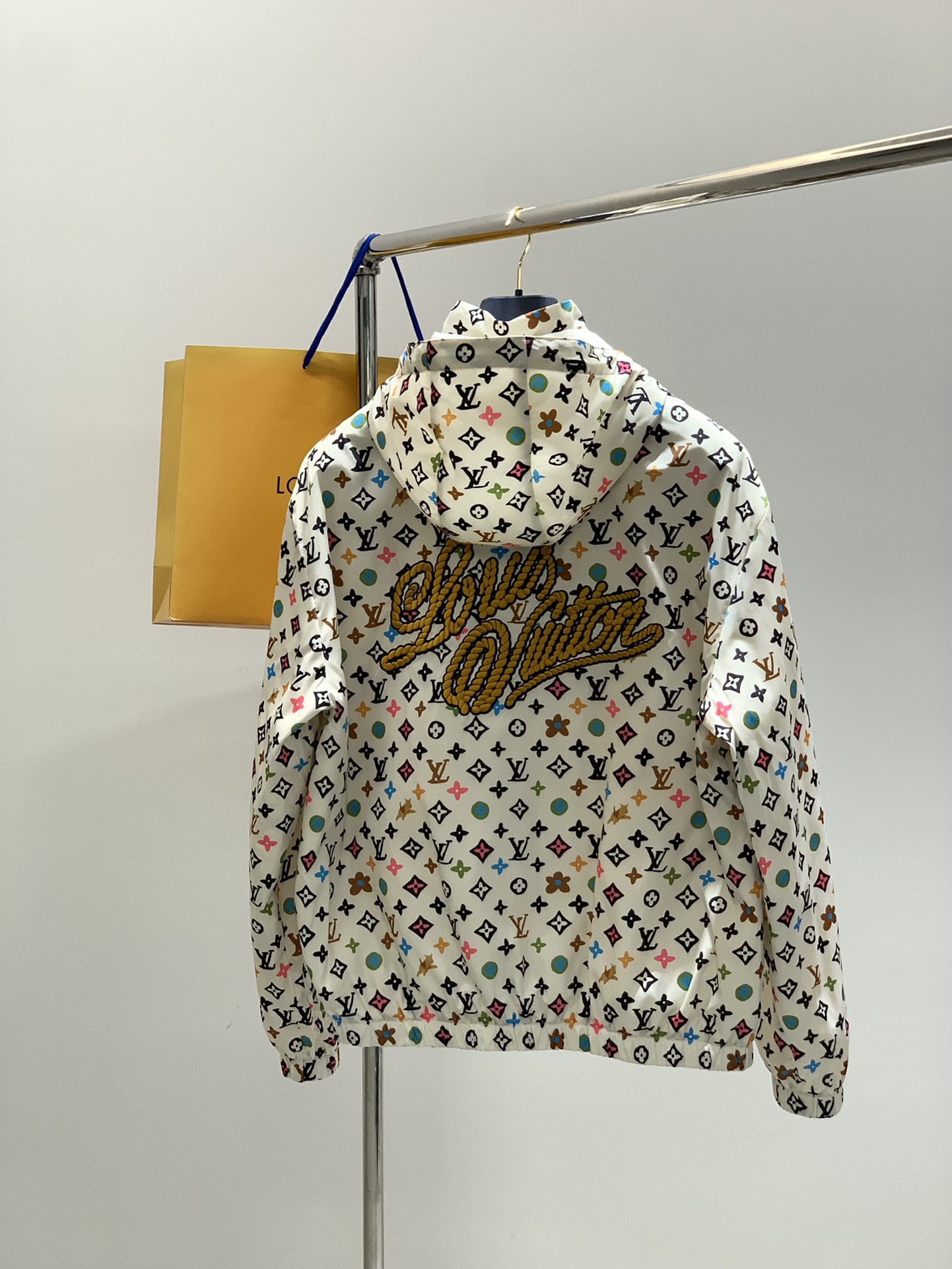 ，LouisVuitton 路易威登，2025秋季最新款，专柜同步有售，原单狠货，时尚休闲连帽外套，上身