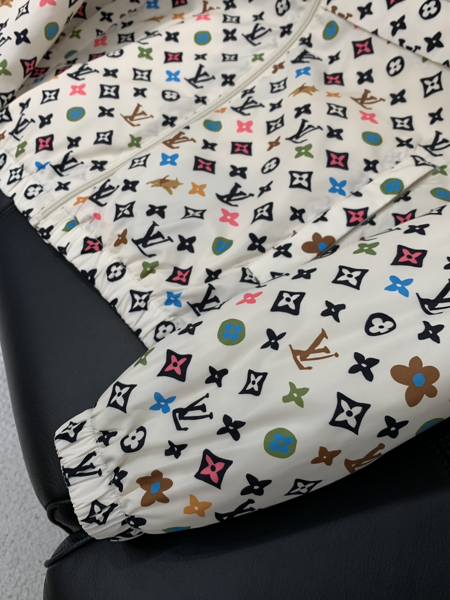 ，LouisVuitton 路易威登，2025秋季最新款，专柜同步有售，原单狠货，时尚休闲连帽外套，上身