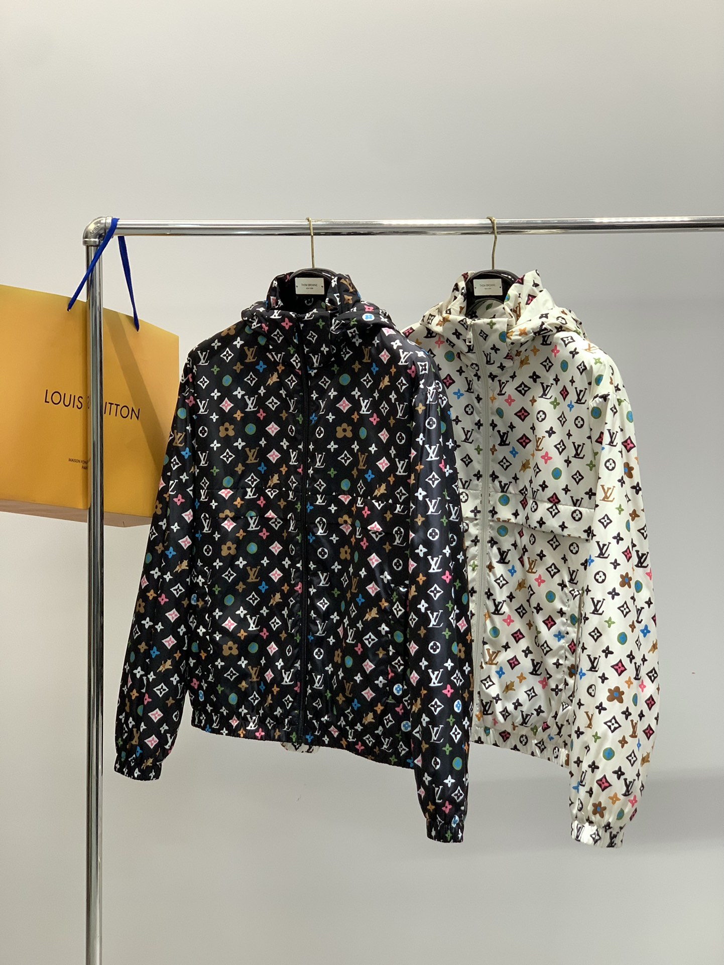 ，LouisVuitton 路易威登，2025秋季最新款，专柜同步有售，原单狠货，时尚休闲连帽外套，上身