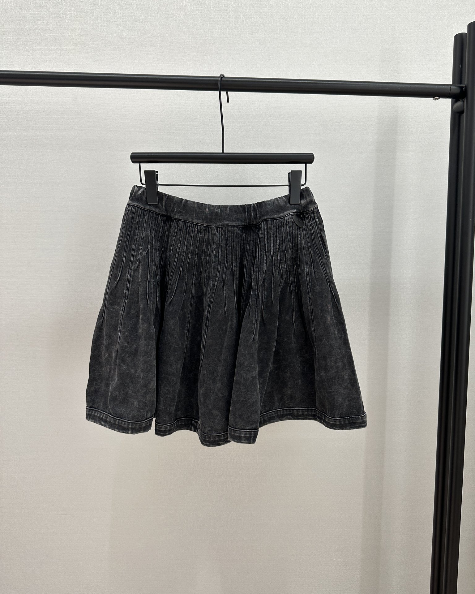 Vintage Striped Pleated Skirt with Elastic Waist - Casual & Stylish 7 i1756371268 709 5
