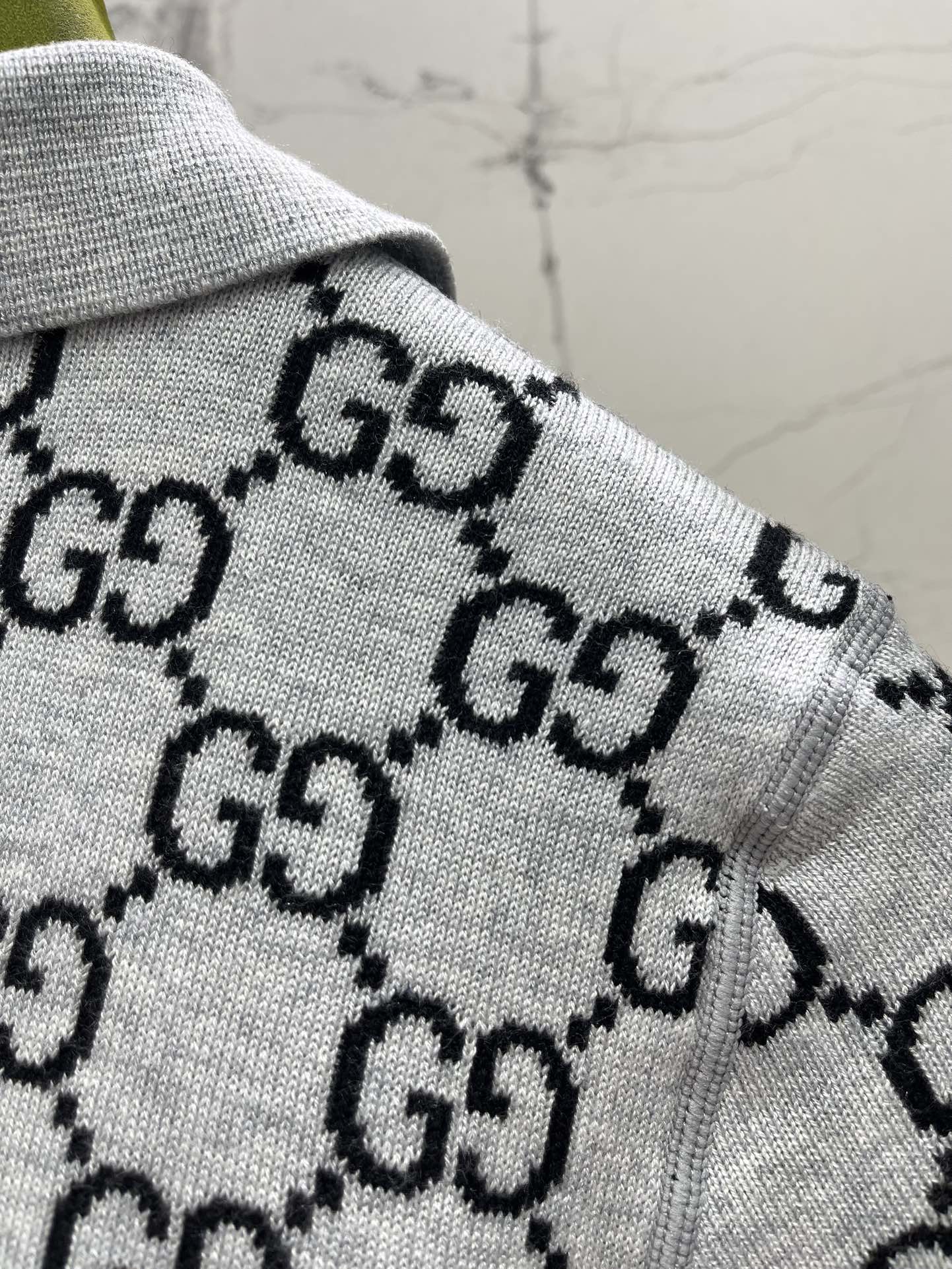 𝗚𝗨𝗖𝗖𝗜* 古驰双面GG羊毛提花短袖Polo衫质感狠狠拿捏了🤌 羊毛材质摸起来软乎乎的，贴身穿都超舒服