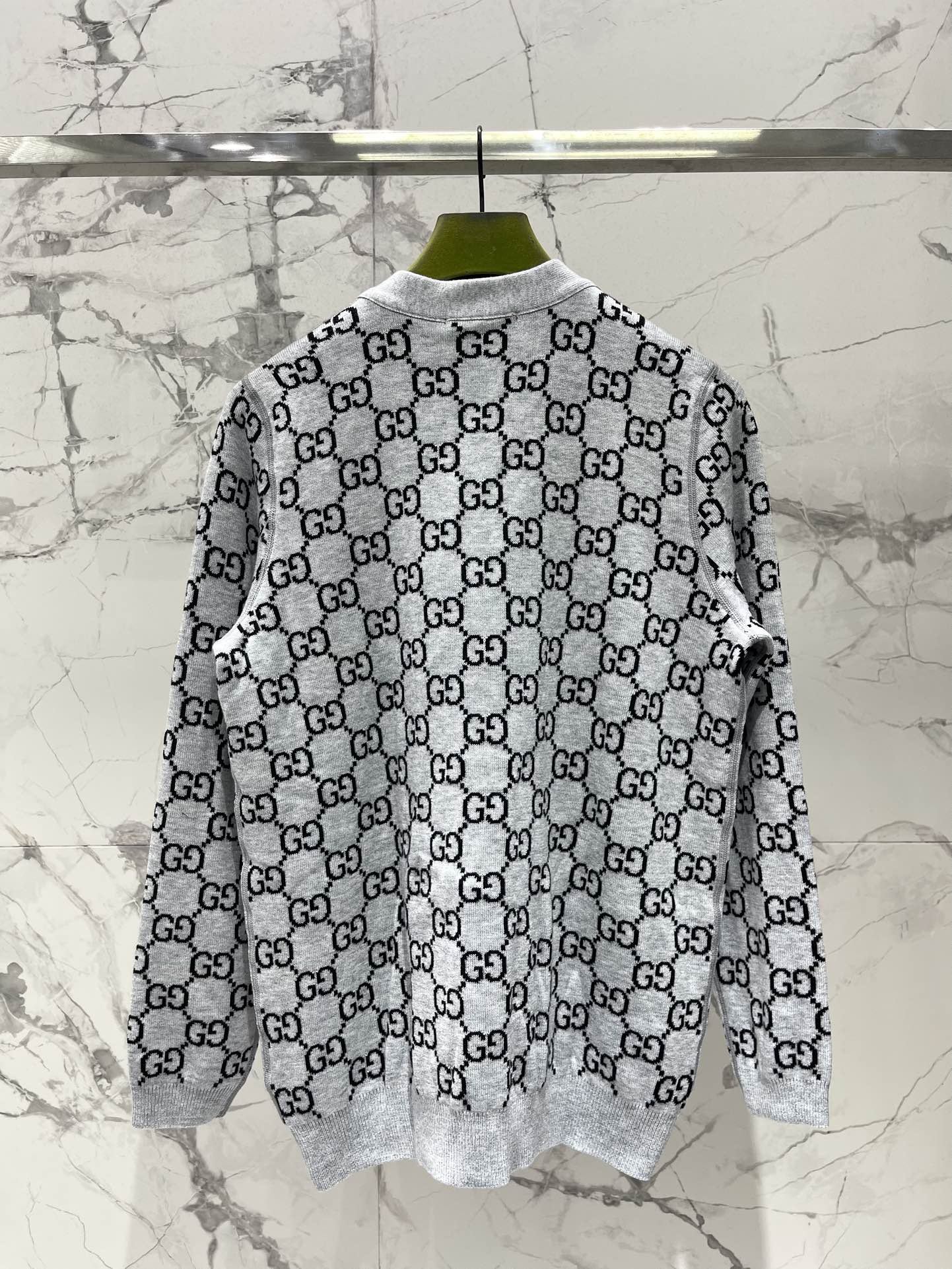 𝗚𝗨𝗖𝗖𝗜* 古驰双面GG羊毛提花针织开衫外套细腻的羊毛触感给征服了～软绵绵的，贴身穿都超级舒服，完全不