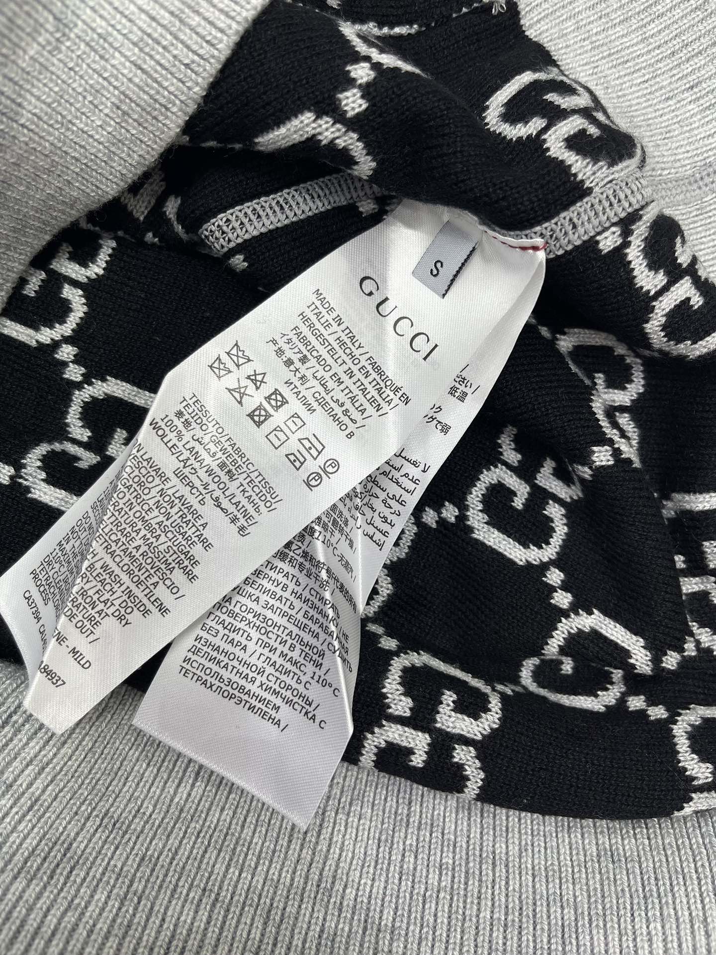 𝗚𝗨𝗖𝗖𝗜* 古驰双面GG羊毛提花针织开衫外套细腻的羊毛触感给征服了～软绵绵的，贴身穿都超级舒服，完全不