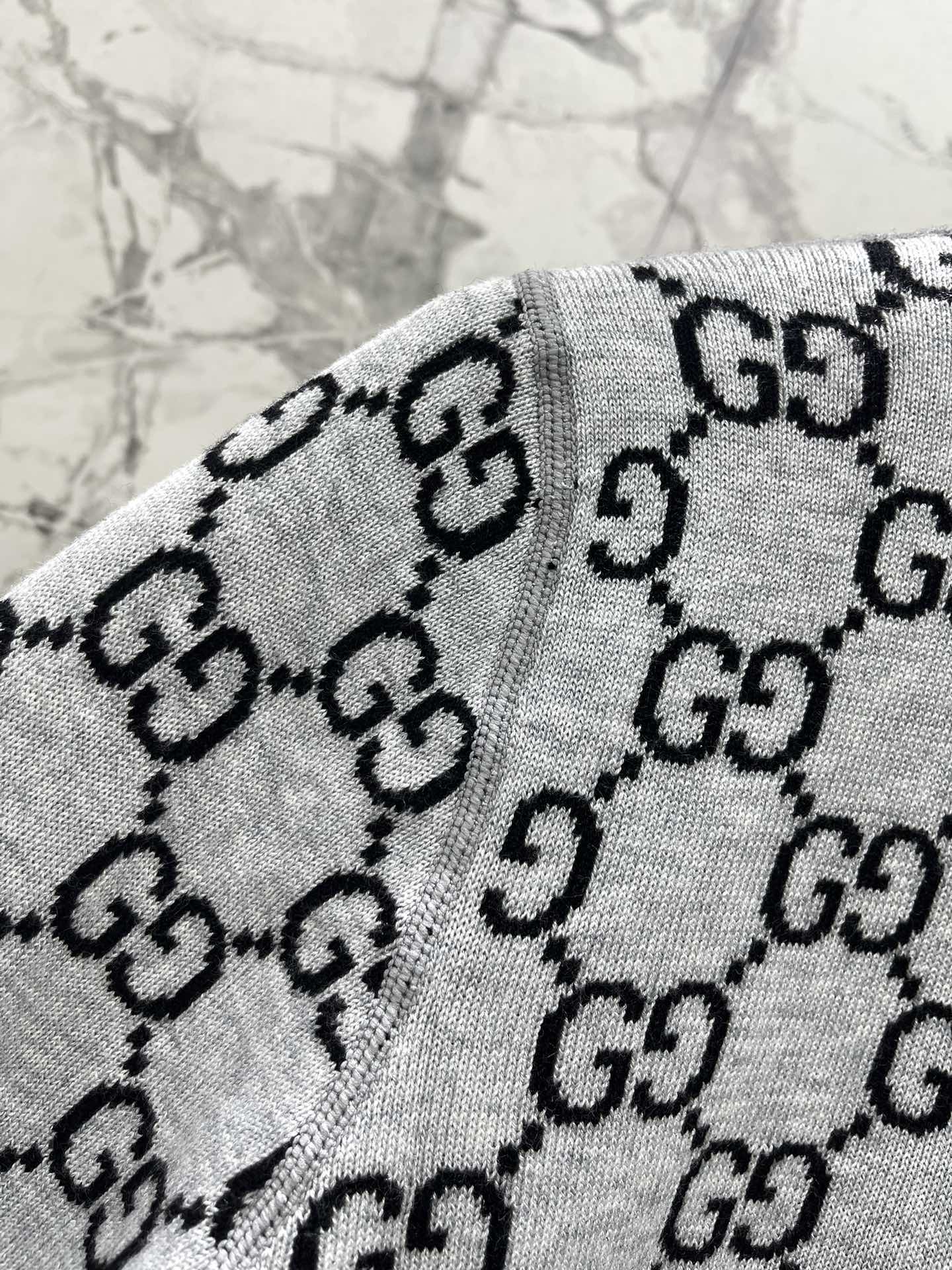 𝗚𝗨𝗖𝗖𝗜* 古驰双面GG羊毛提花针织开衫外套细腻的羊毛触感给征服了～软绵绵的，贴身穿都超级舒服，完全不