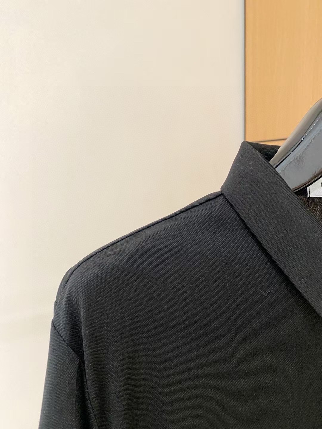 Loewe 品牌【LOEWE罗意威】2025夏季新款翻领 全球 男装 简约 从容百搭