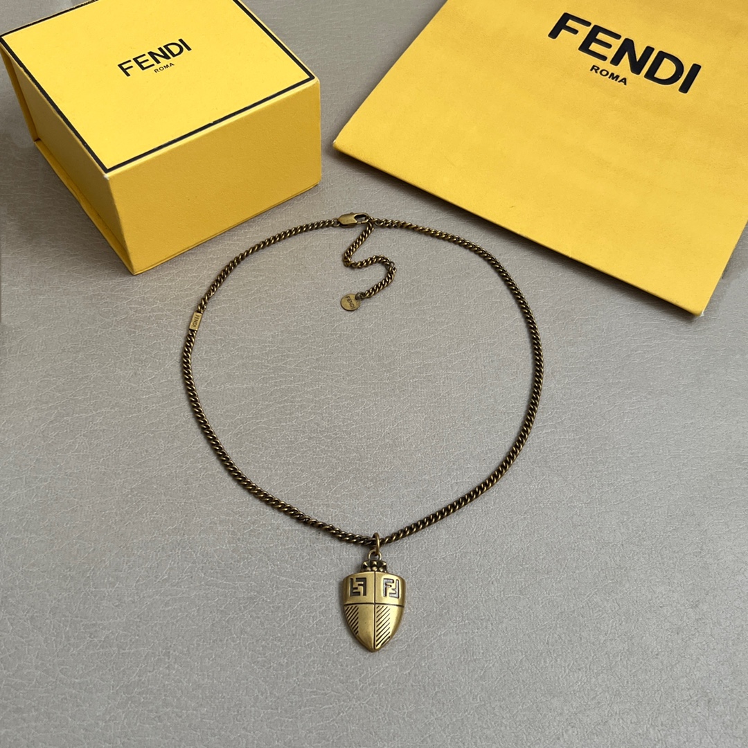 【】FENDI 芬迪 项链 高端定制 爆款新款 简单大方，华丽登场，很难见到如此熟悉素雅的项链，非常适合