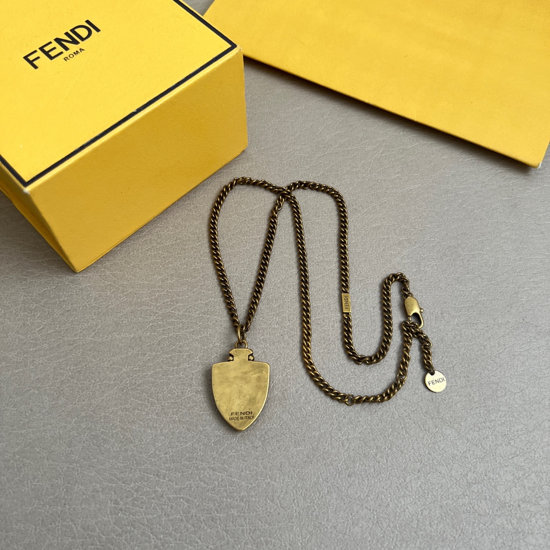 【】FENDI 芬迪 项链 高端定制 爆款新款 简单大方，华丽登场，很难见到如此熟悉素雅的项链，非常适合