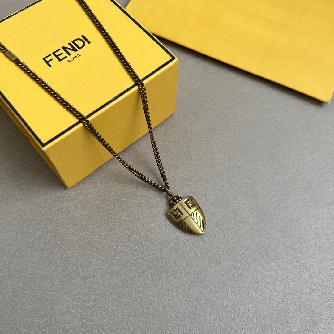 【】FENDI 芬迪 项链 高端定制 爆款新款 简单大方，华丽登场，很难见到如此熟悉素雅的项链，非常适合