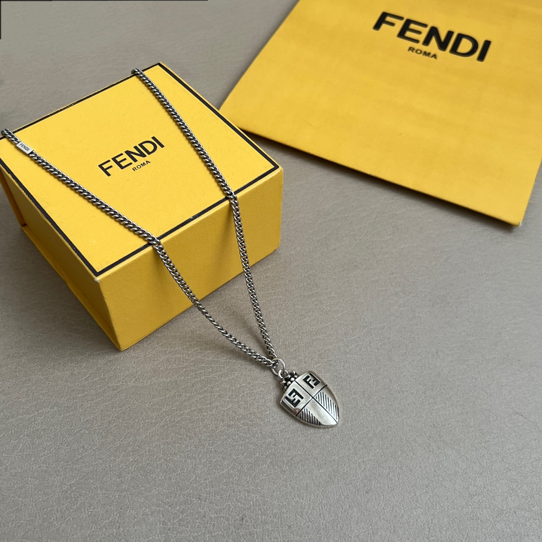 【】FENDI 芬迪 项链 高端定制 爆款新款 简单大方，华丽登场，很难见到如此熟悉素雅的项链，非常适合