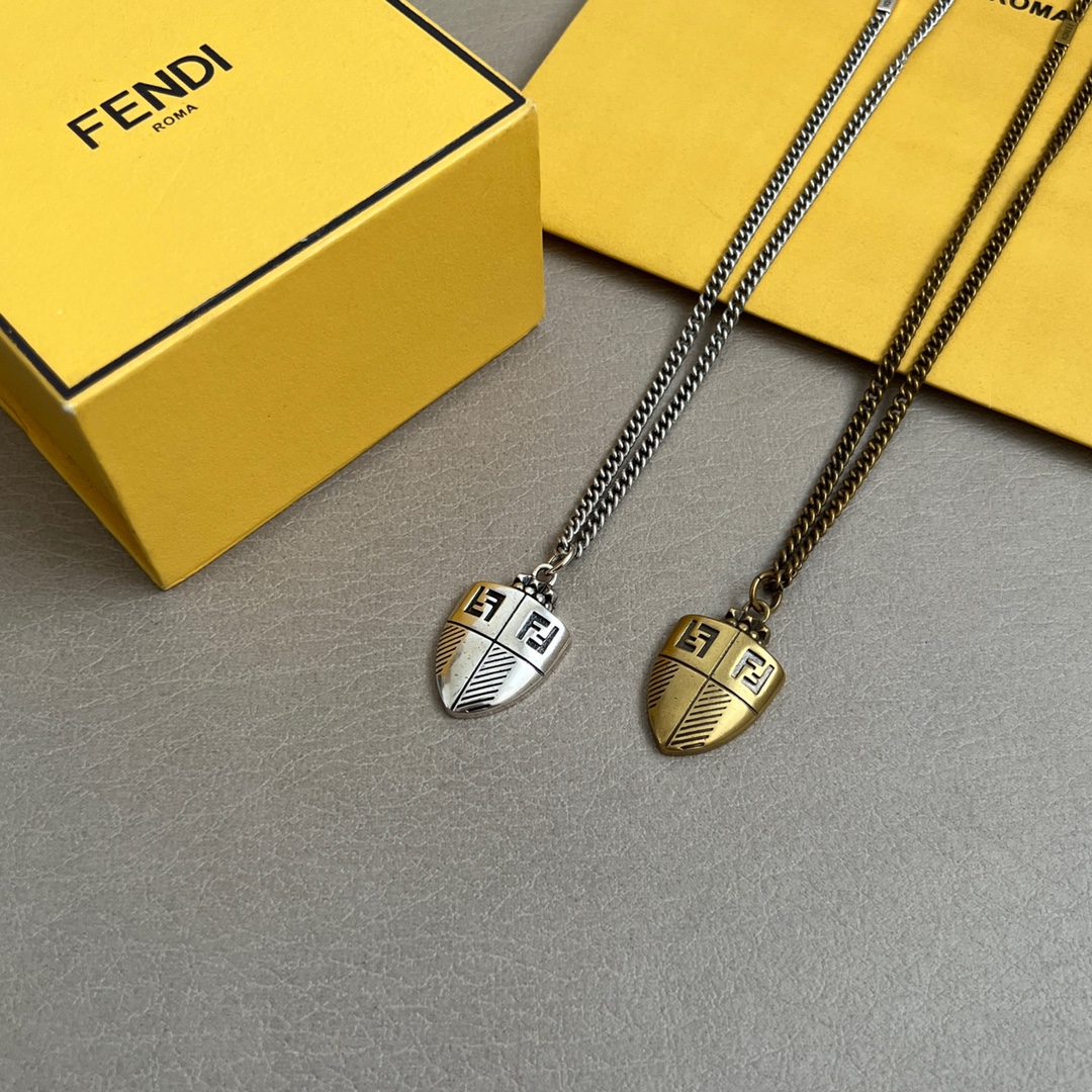 【】FENDI 芬迪 项链 高端定制 爆款新款 简单大方，华丽登场，很难见到如此熟悉素雅的项链，非常适合