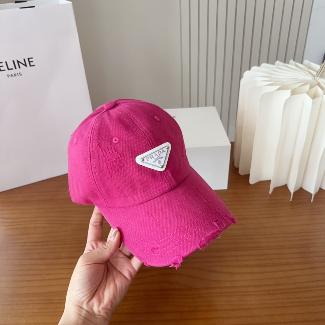 P62

Prada普拉达2025早春新款大牌款棒球帽，经典款男女通用