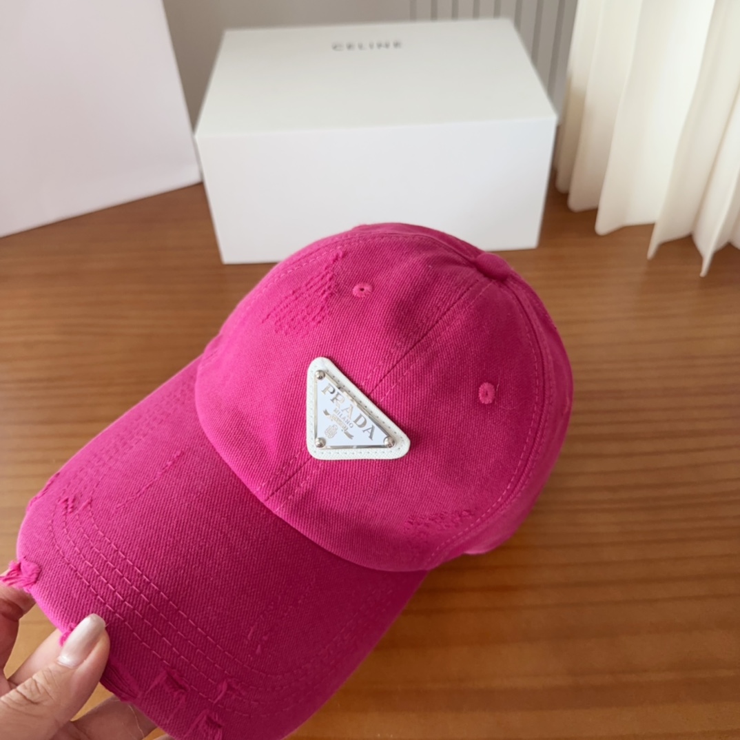 P62

Prada普拉达2025早春新款大牌款棒球帽，经典款男女通用