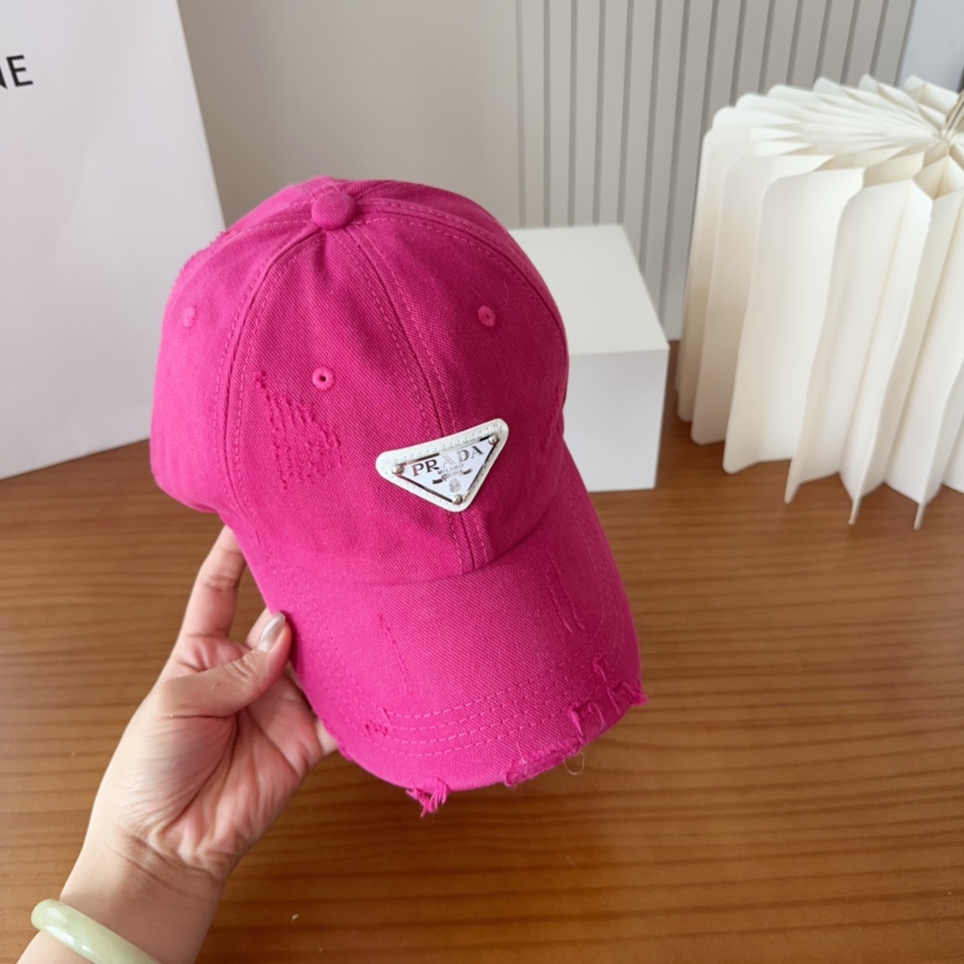 P62

Prada普拉达2025早春新款大牌款棒球帽，经典款男女通用