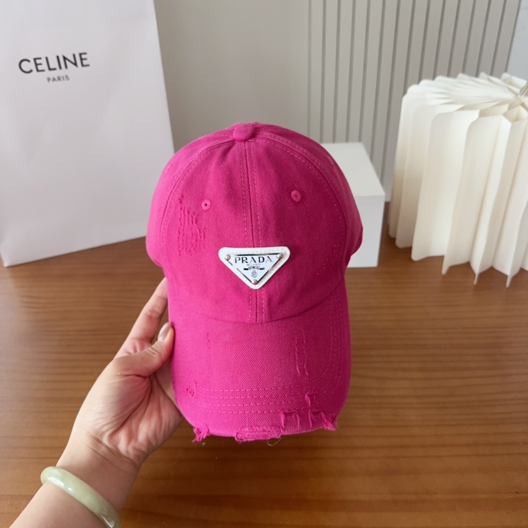 P62

Prada普拉达2025早春新款大牌款棒球帽，经典款男女通用