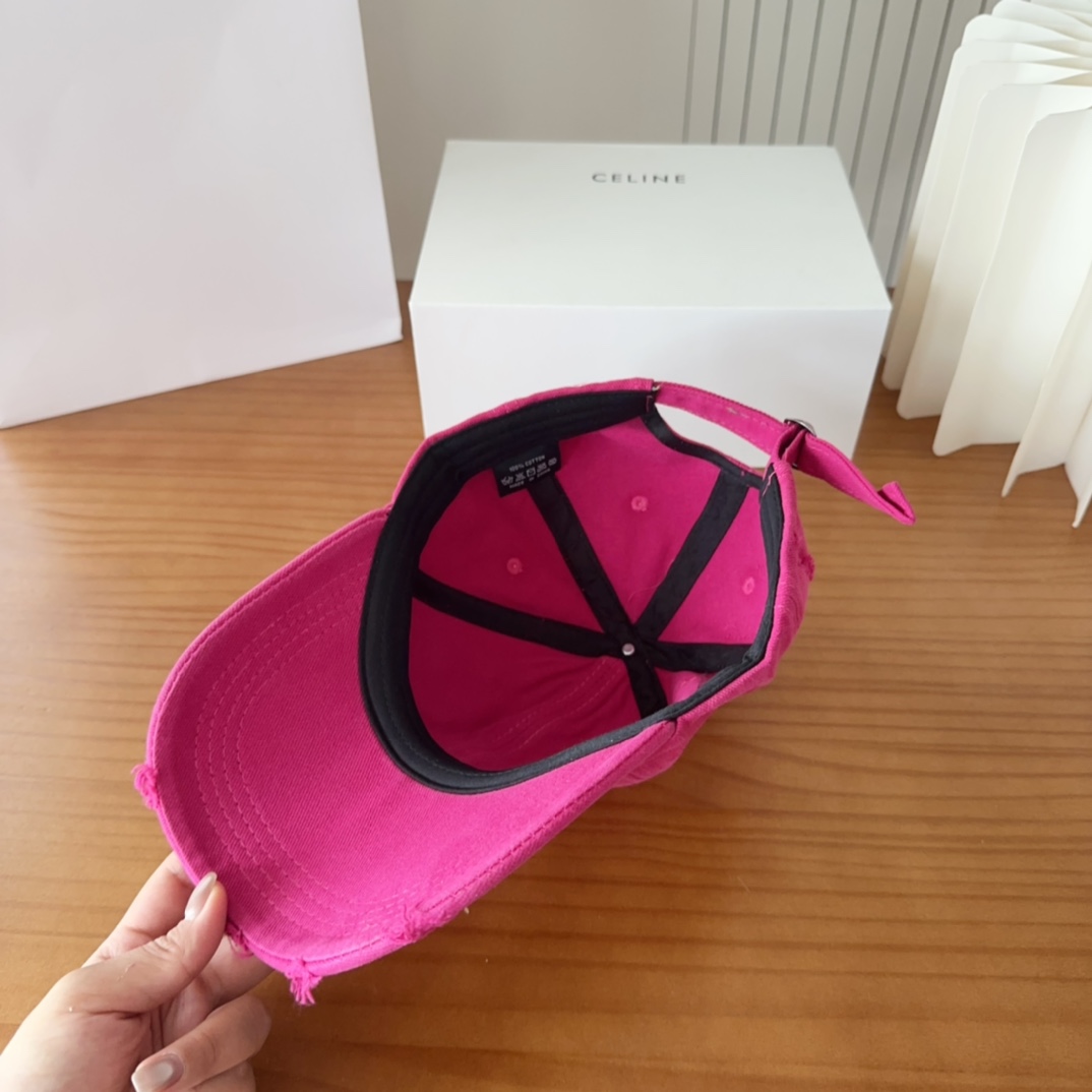 P62

Prada普拉达2025早春新款大牌款棒球帽，经典款男女通用