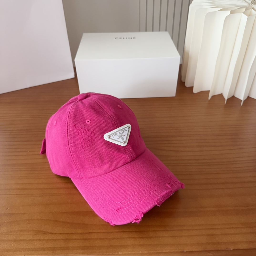 P62

Prada普拉达2025早春新款大牌款棒球帽，经典款男女通用