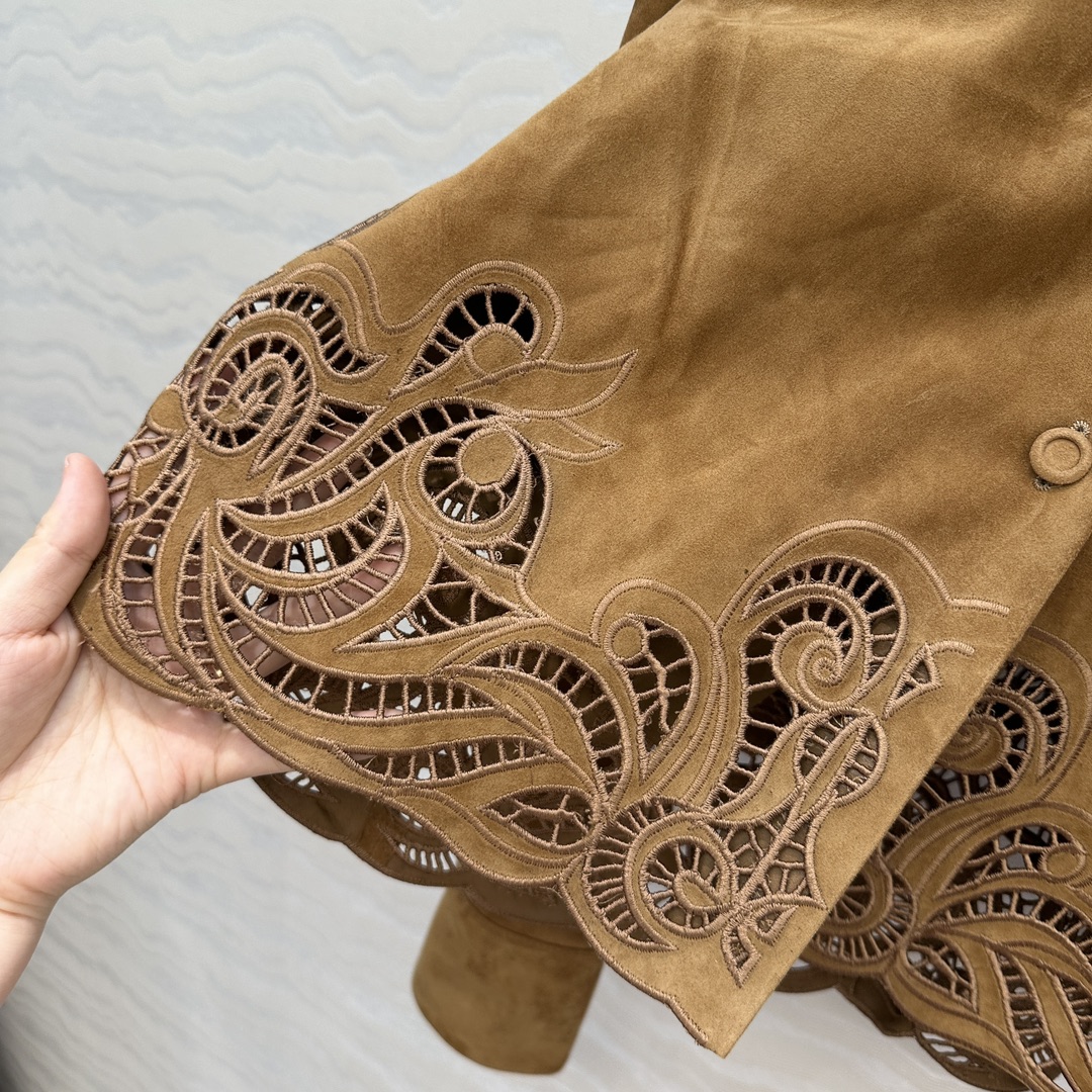 独家首发❤️品质控必入！ES蕾丝之王，重工艺定位瑞士机缕空刺绣麂皮绒面羊皮衬衫外套❤️内面全闭绒工艺小羊