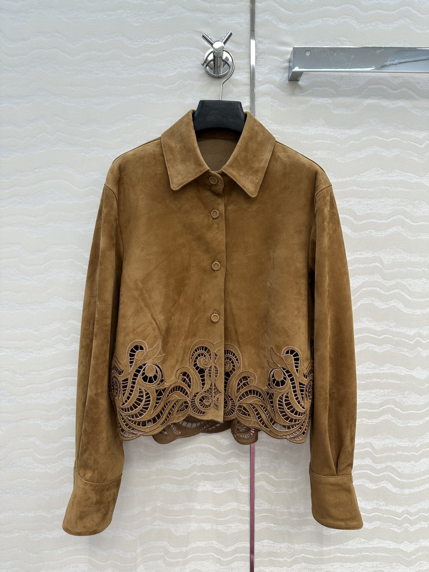 独家首发❤️品质控必入！ES蕾丝之王，重工艺定位瑞士机缕空刺绣麂皮绒面羊皮衬衫外套❤️内面全闭绒工艺小羊