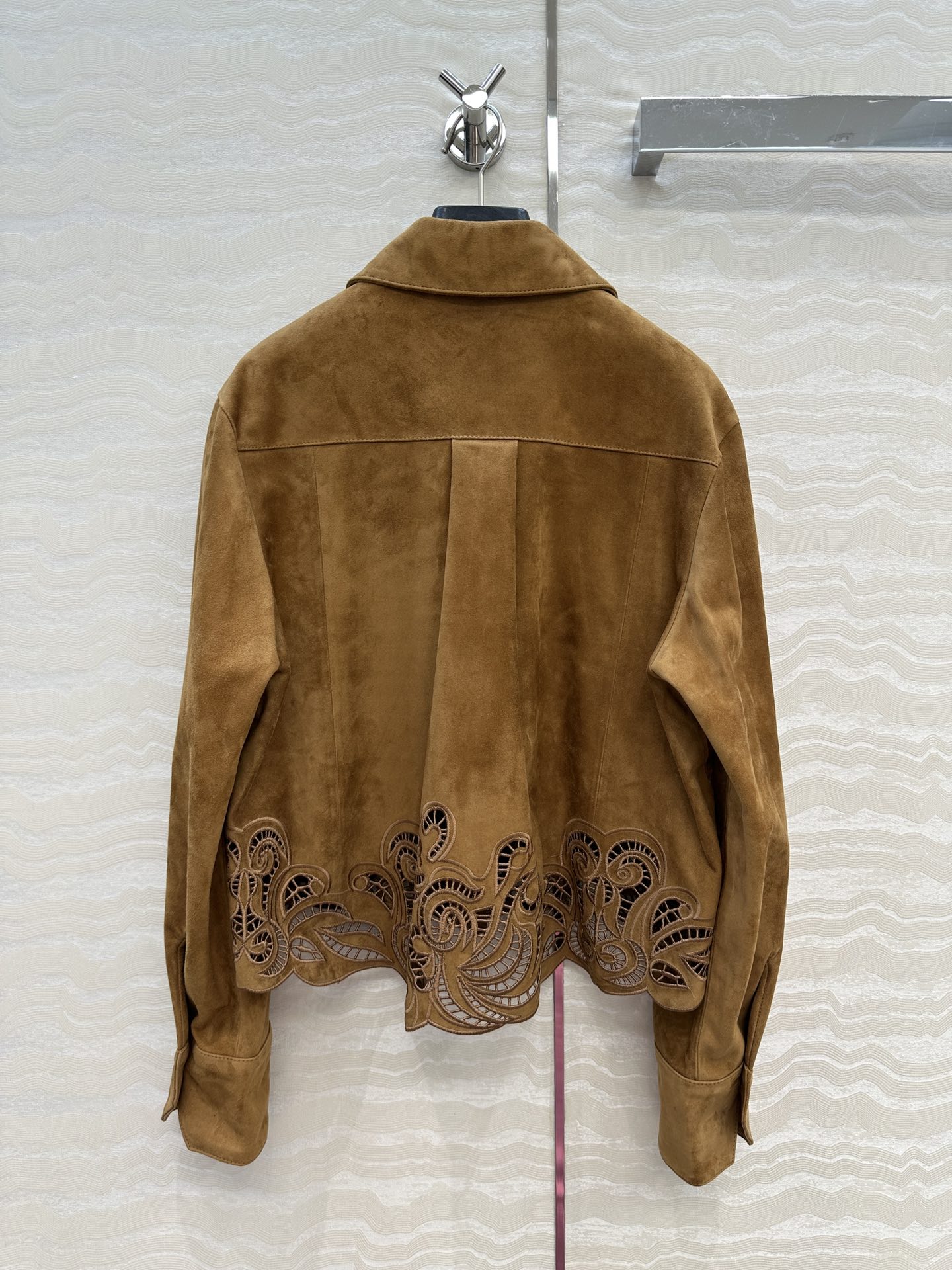 独家首发❤️品质控必入！ES蕾丝之王，重工艺定位瑞士机缕空刺绣麂皮绒面羊皮衬衫外套❤️内面全闭绒工艺小羊