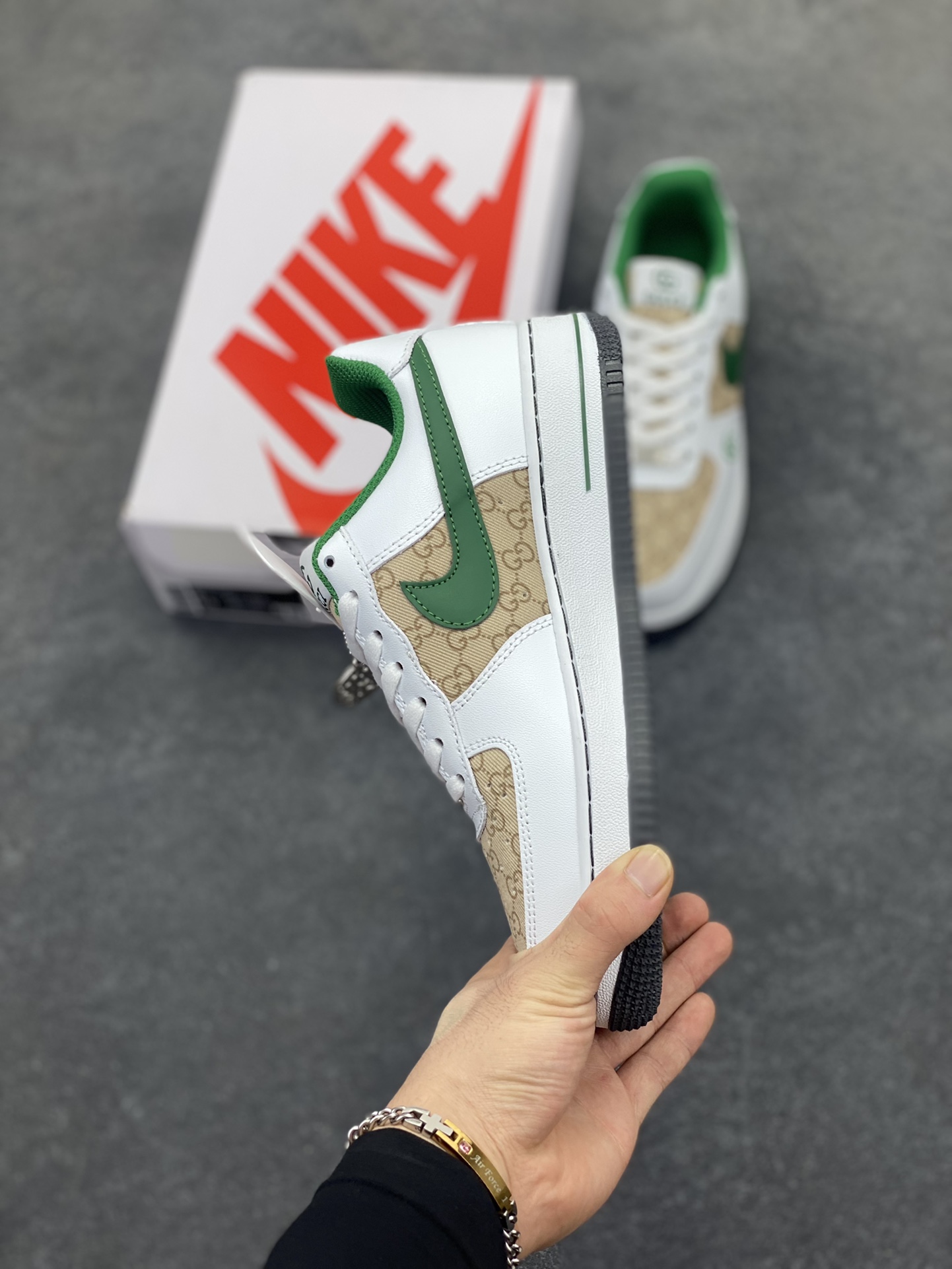 图片[3]-NIke Air Force 1 \’07 Low “古驰联名——花纹草绿”空军一号 低帮 运动鞋 休闲鞋 折边针车 工艺难度大 原楦头原纸板 原装鞋盒 定制五金配件 内置全掌气垫 原厂鞋底 货号：AH8462-004 尺码：36 36.5 37.5 38 38.5 39 40 40.5 41 42 42.5 43 44 44.5 45-选品中心