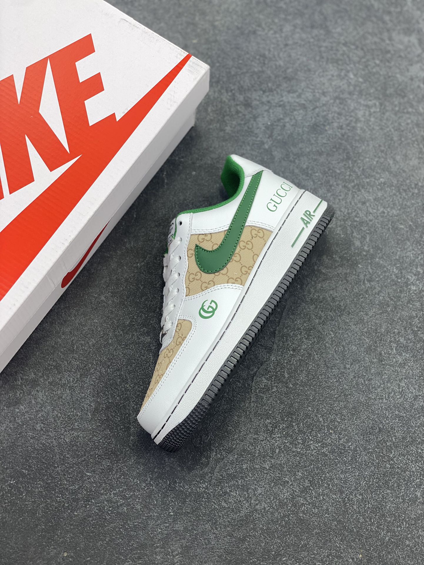 图片[7]-NIke Air Force 1 \’07 Low “古驰联名——花纹草绿”空军一号 低帮 运动鞋 休闲鞋 折边针车 工艺难度大 原楦头原纸板 原装鞋盒 定制五金配件 内置全掌气垫 原厂鞋底 货号：AH8462-004 尺码：36 36.5 37.5 38 38.5 39 40 40.5 41 42 42.5 43 44 44.5 45-选品中心