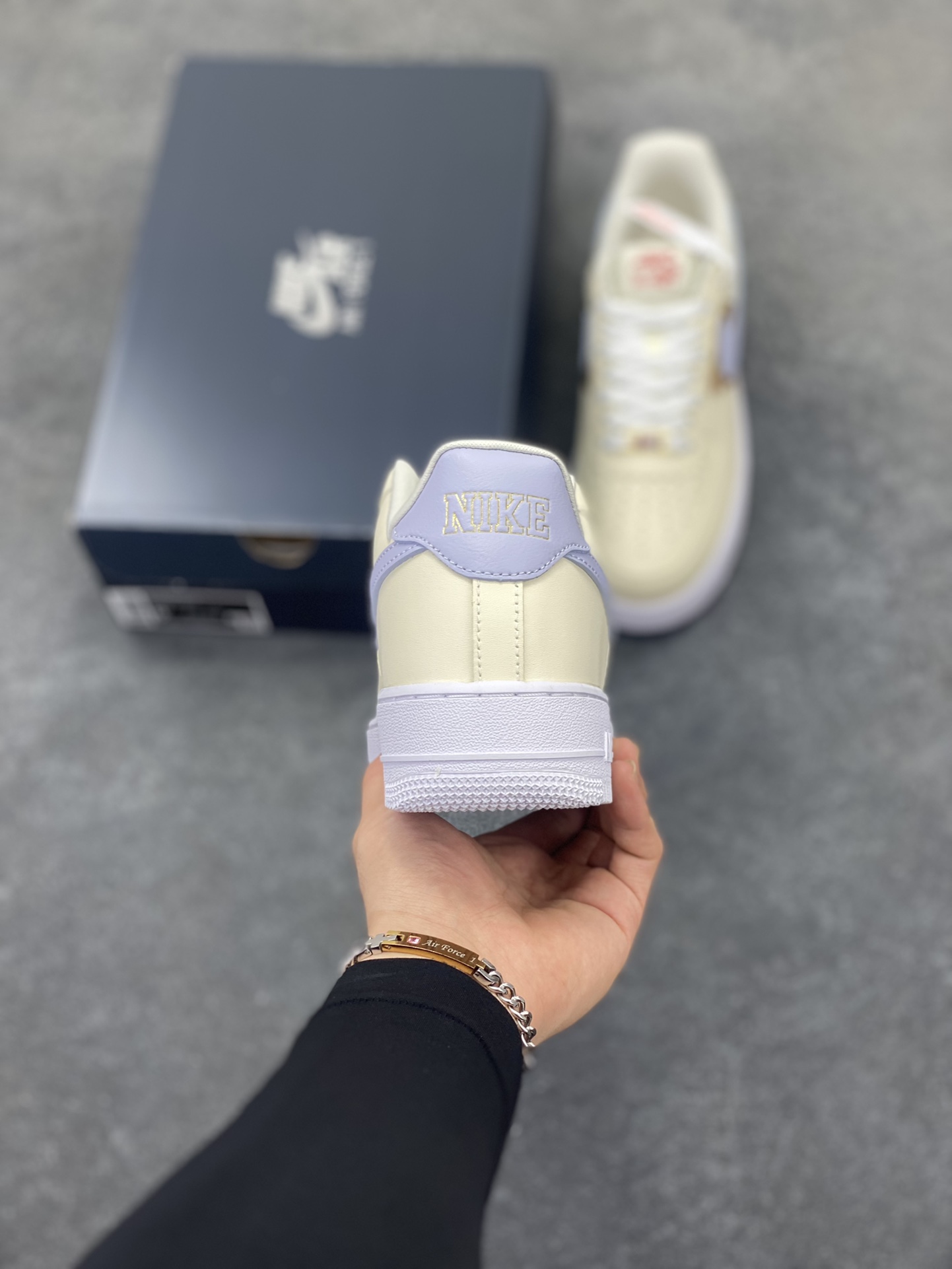 图片[4]-Nike Air Force 1 Low 07 米蓝 原楦头原纸板 打造纯正低帮空军版型 专注外贸渠道 全掌内置蜂窝气垫 原盒配件 原厂中底钢印、拉帮完美 货号：IH7352-001 尺码：36 36.5 37.5 38 38.5 39 40 40.5 41 42 42.5 43 44 44.5 45-选品中心