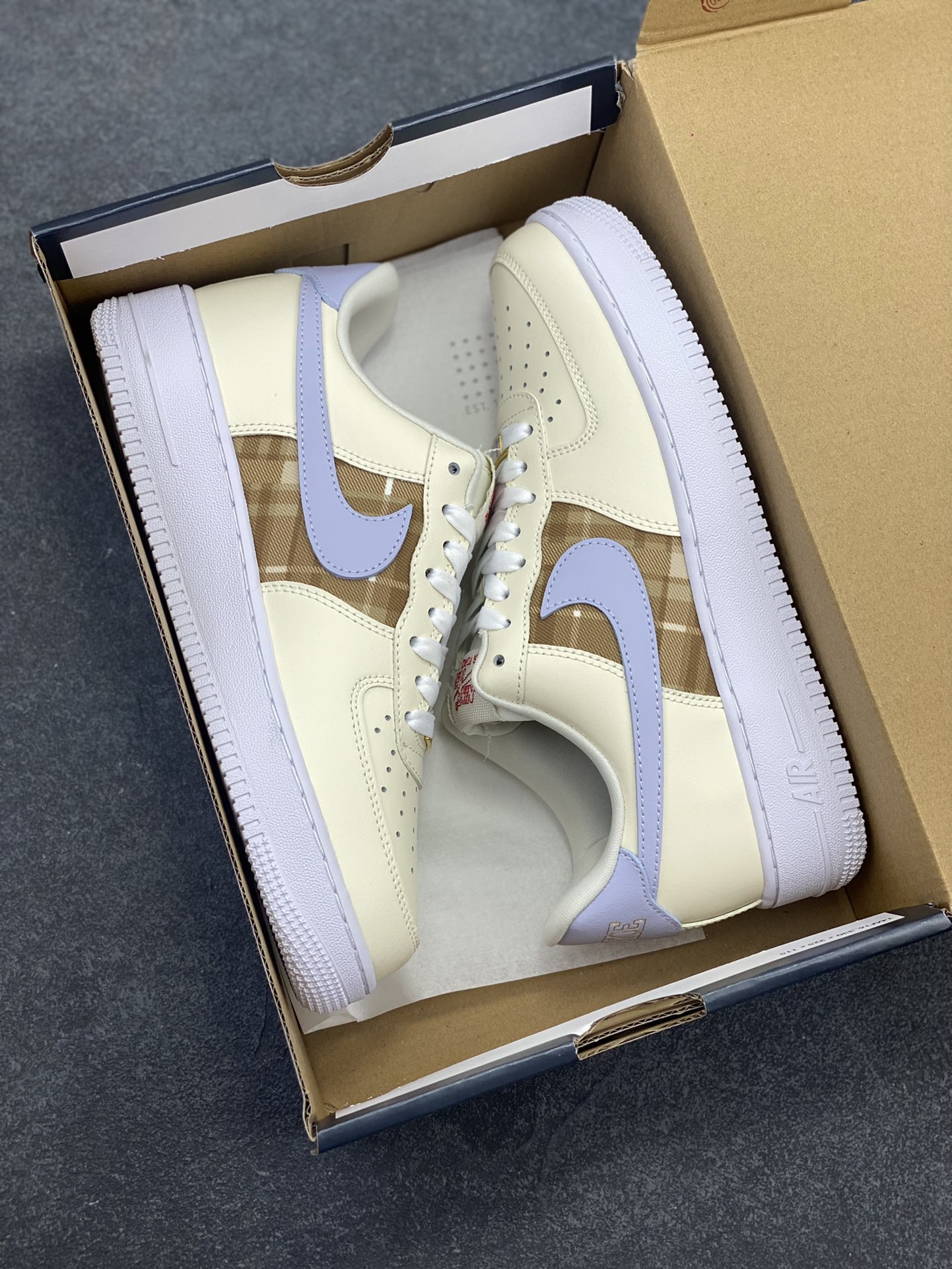 图片[9]-Nike Air Force 1 Low 07 米蓝 原楦头原纸板 打造纯正低帮空军版型 专注外贸渠道 全掌内置蜂窝气垫 原盒配件 原厂中底钢印、拉帮完美 货号：IH7352-001 尺码：36 36.5 37.5 38 38.5 39 40 40.5 41 42 42.5 43 44 44.5 45-选品中心