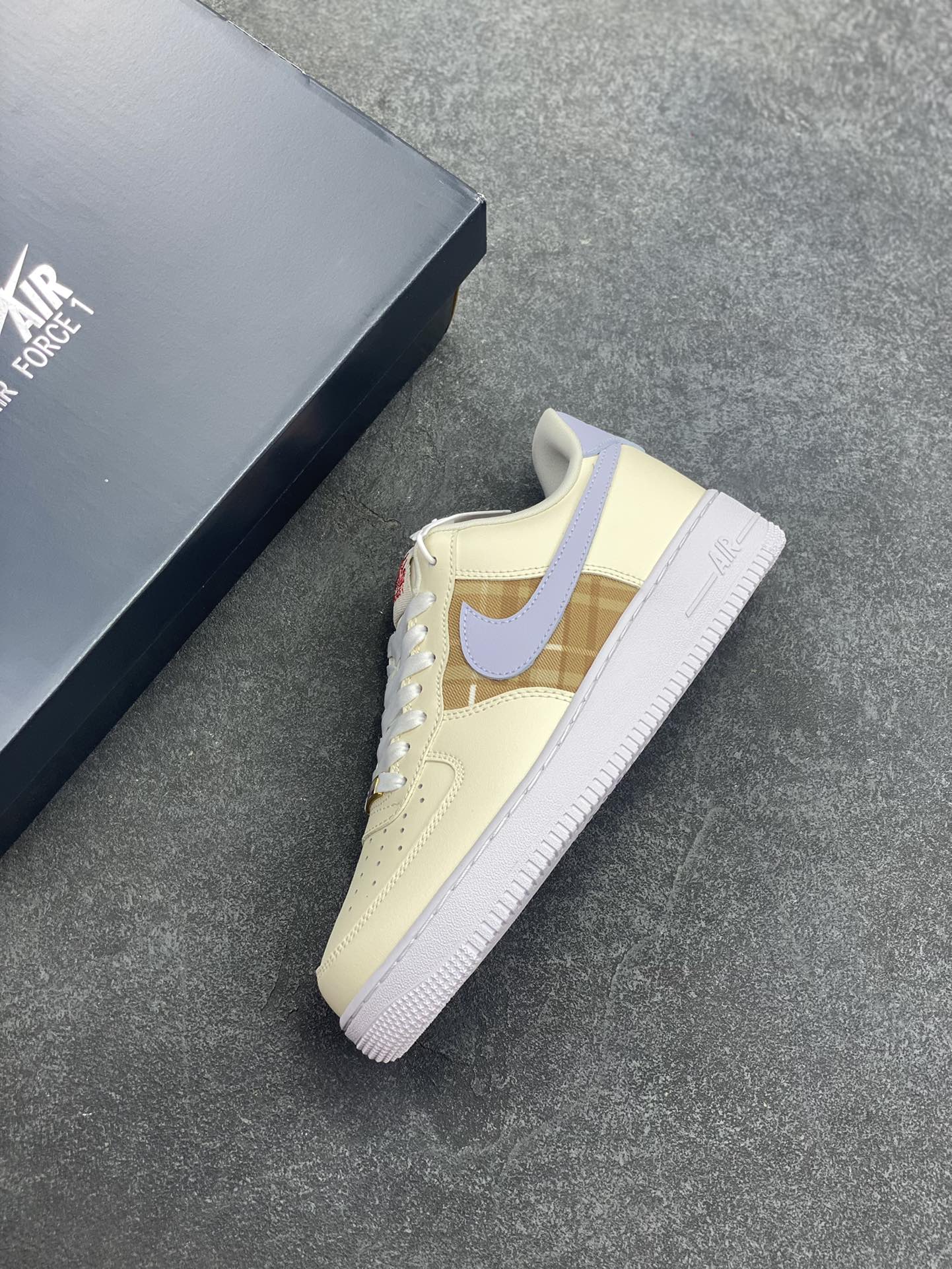 图片[7]-Nike Air Force 1 Low 07 米蓝 原楦头原纸板 打造纯正低帮空军版型 专注外贸渠道 全掌内置蜂窝气垫 原盒配件 原厂中底钢印、拉帮完美 货号：IH7352-001 尺码：36 36.5 37.5 38 38.5 39 40 40.5 41 42 42.5 43 44 44.5 45-选品中心