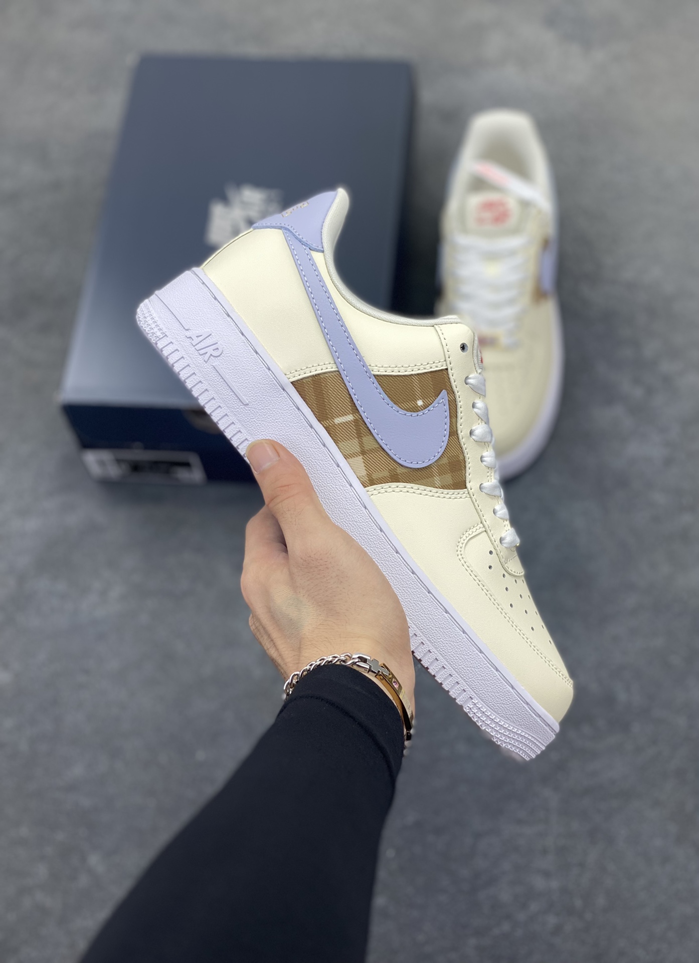 Nike Air Force 1 Low 07 米蓝 原楦头原纸板 打造纯正低帮空军版型 专注外贸渠道 全掌内置蜂窝气垫 原盒配件 原厂中底钢印、拉帮完美 货号：IH7352-001 尺码：36 36.5 37.5 38 38.5 39 40 40.5 41 42 42.5 43 44 44.5 45-选品中心
