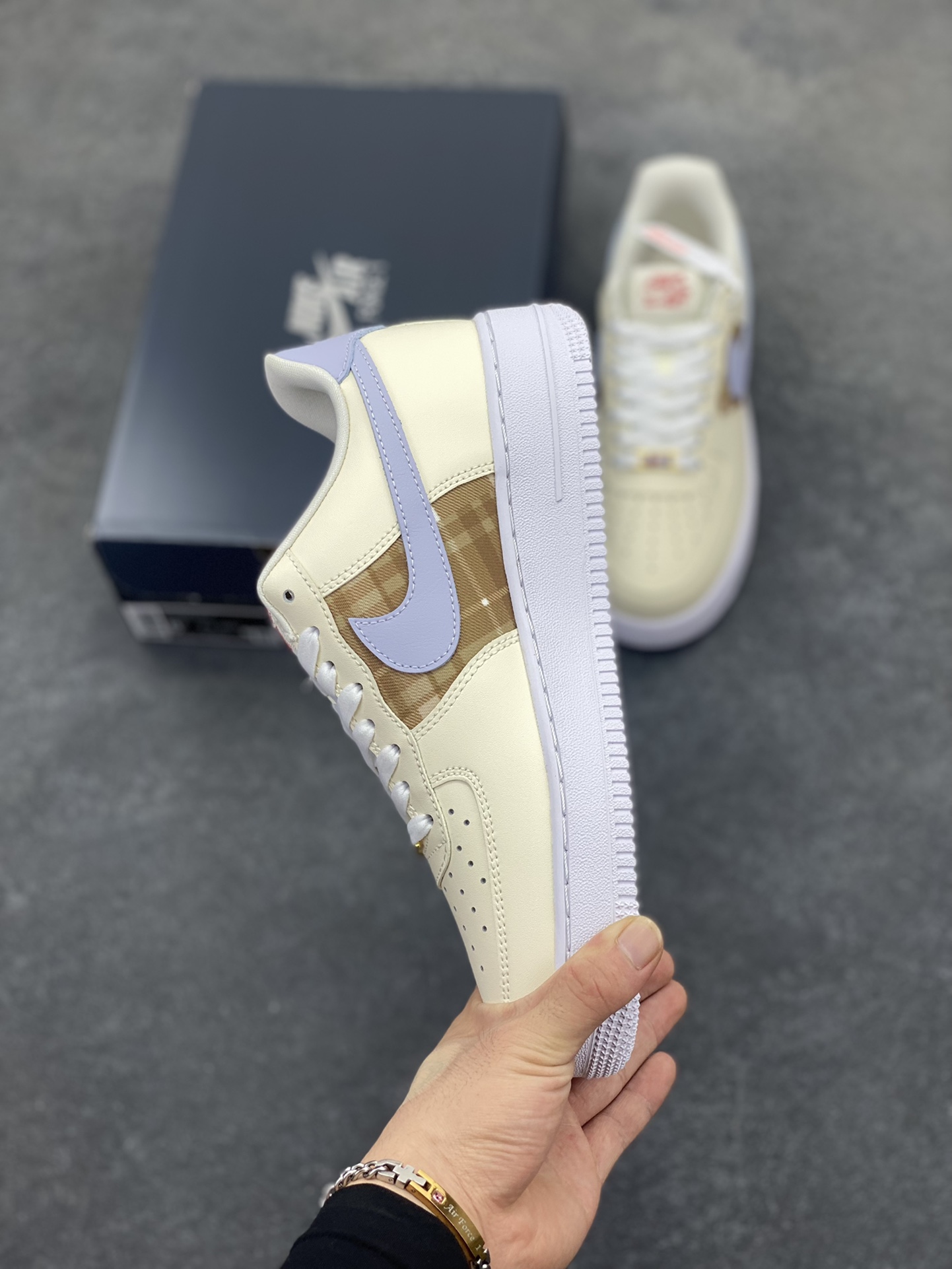 图片[3]-Nike Air Force 1 Low 07 米蓝 原楦头原纸板 打造纯正低帮空军版型 专注外贸渠道 全掌内置蜂窝气垫 原盒配件 原厂中底钢印、拉帮完美 货号：IH7352-001 尺码：36 36.5 37.5 38 38.5 39 40 40.5 41 42 42.5 43 44 44.5 45-选品中心