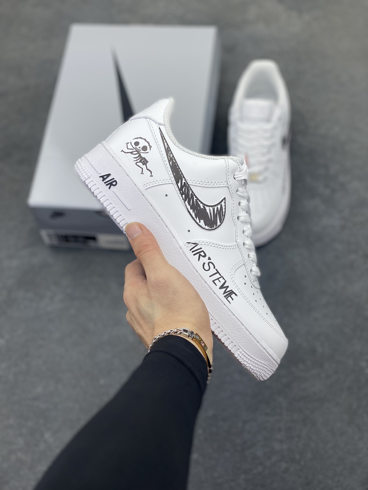 Nike Air Force 1 Low’07 捣蛋鬼 空军一号低帮休闲板鞋 定制皮料 定制鞋盒 原楦原纸板 纯正空军版型 内置全掌气垫 货号:ZH0316-096 尺码:36 36.5 37.5 38 38.5 39 40 40.5 41 42 42.5 43 44 44.5 45-选品中心