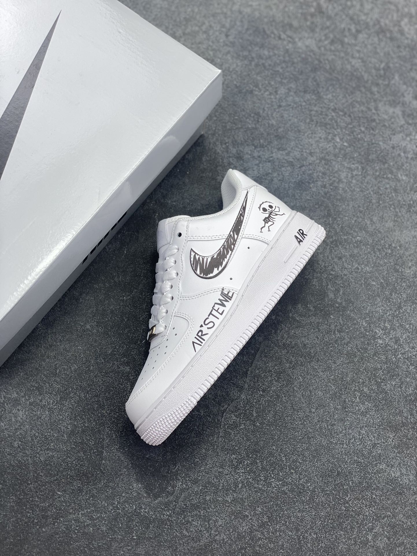 图片[7]-Nike Air Force 1 Low’07 捣蛋鬼 空军一号低帮休闲板鞋 定制皮料 定制鞋盒 原楦原纸板 纯正空军版型 内置全掌气垫 货号：ZH0316-096 尺码：36 36.5 37.5 38 38.5 39 40 40.5 41 42 42.5 43 44 44.5 45-选品中心