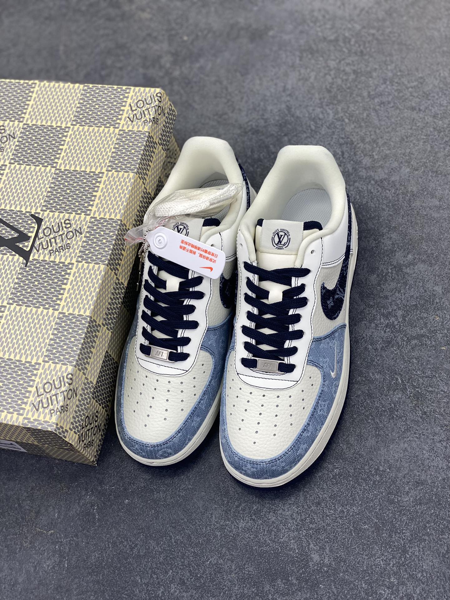 图片[8]-NIke Air Force 1 \’07 Low LV联名–拼接牛仔 空军一号低帮 运动鞋 休闲鞋 折边针车 高级反光效果 工艺难度大 原楦头原纸板 原装鞋盒 原厂鞋底 超高清洁度 细节完美 货号：SC0601-556 尺码：36 36.5 37.5 38 38.5 39 40 40.5 41 42 42.5 43 44 44.5 45-选品中心