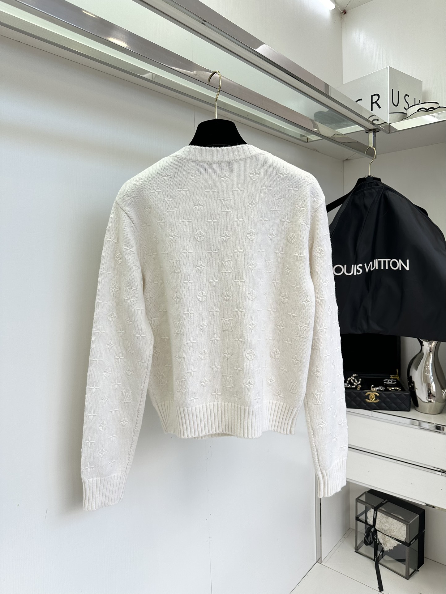 Louis Vuitton Cashmere Embroidered Sweater - Elegant & Luxurious Knitwear 3 i1756425417 4584 1